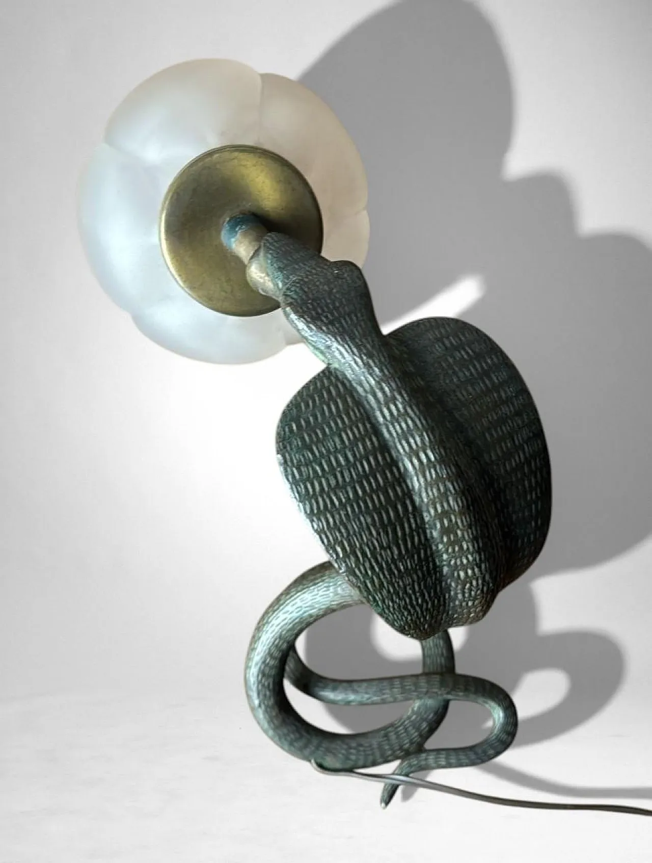 Art Deco table lamp in metal and frosted glass, 1930s 9