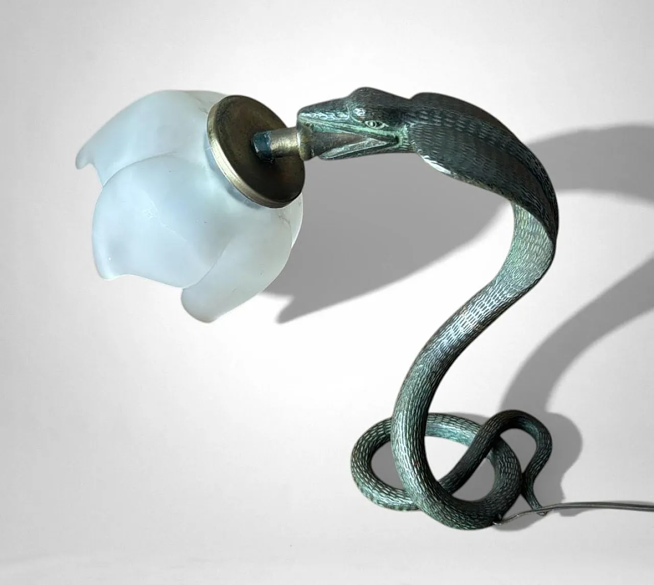 Art Deco table lamp in metal and frosted glass, 1930s 10