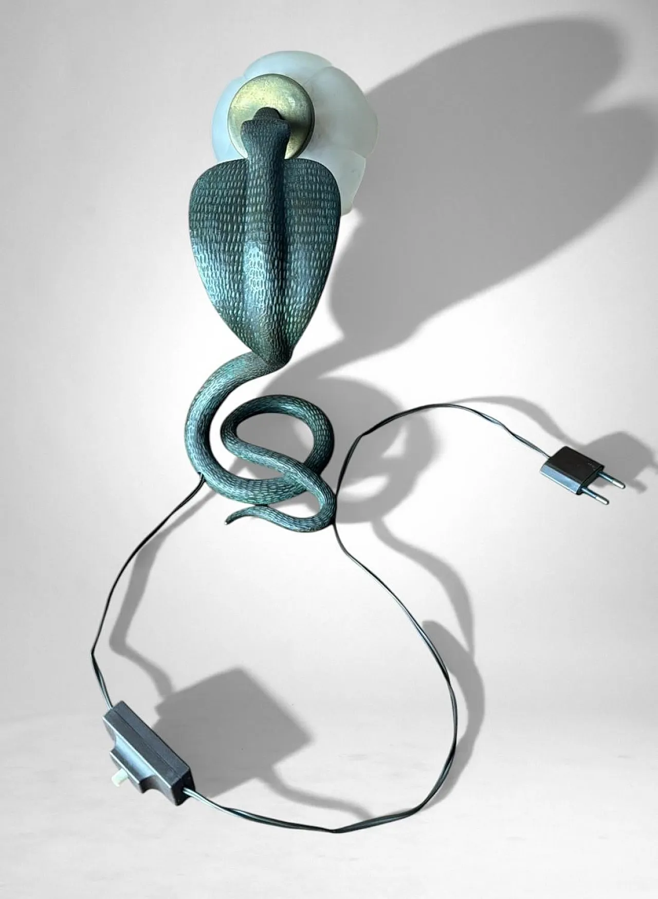 Art Deco table lamp in metal and frosted glass, 1930s 11