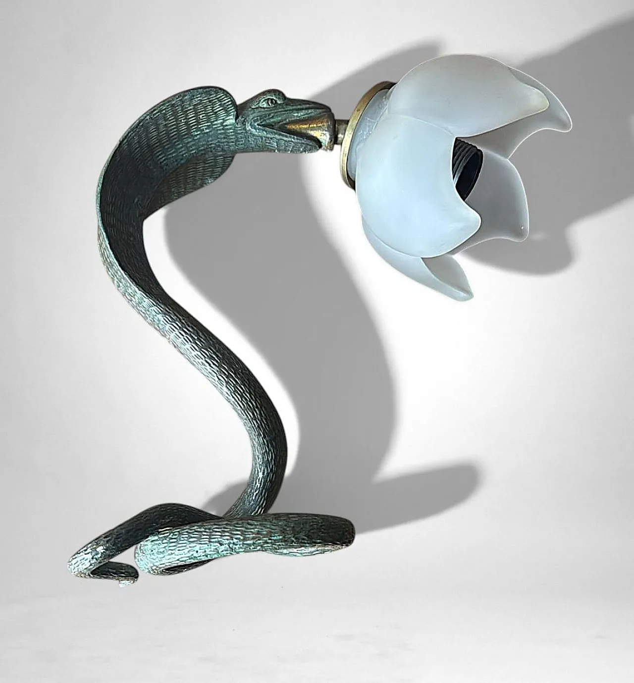 Art Deco table lamp in metal and frosted glass, 1930s 12