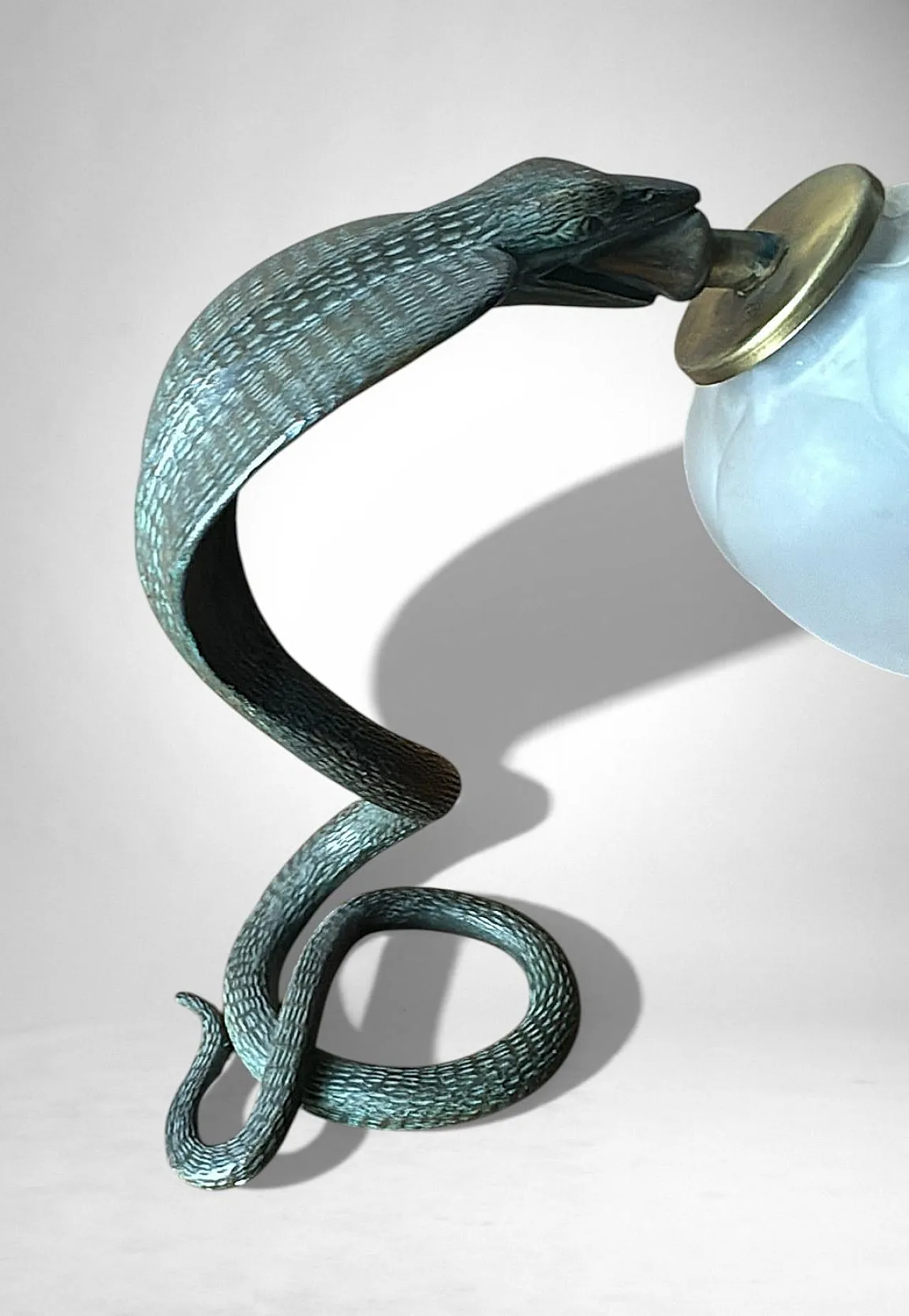 Art Deco table lamp in metal and frosted glass, 1930s 14