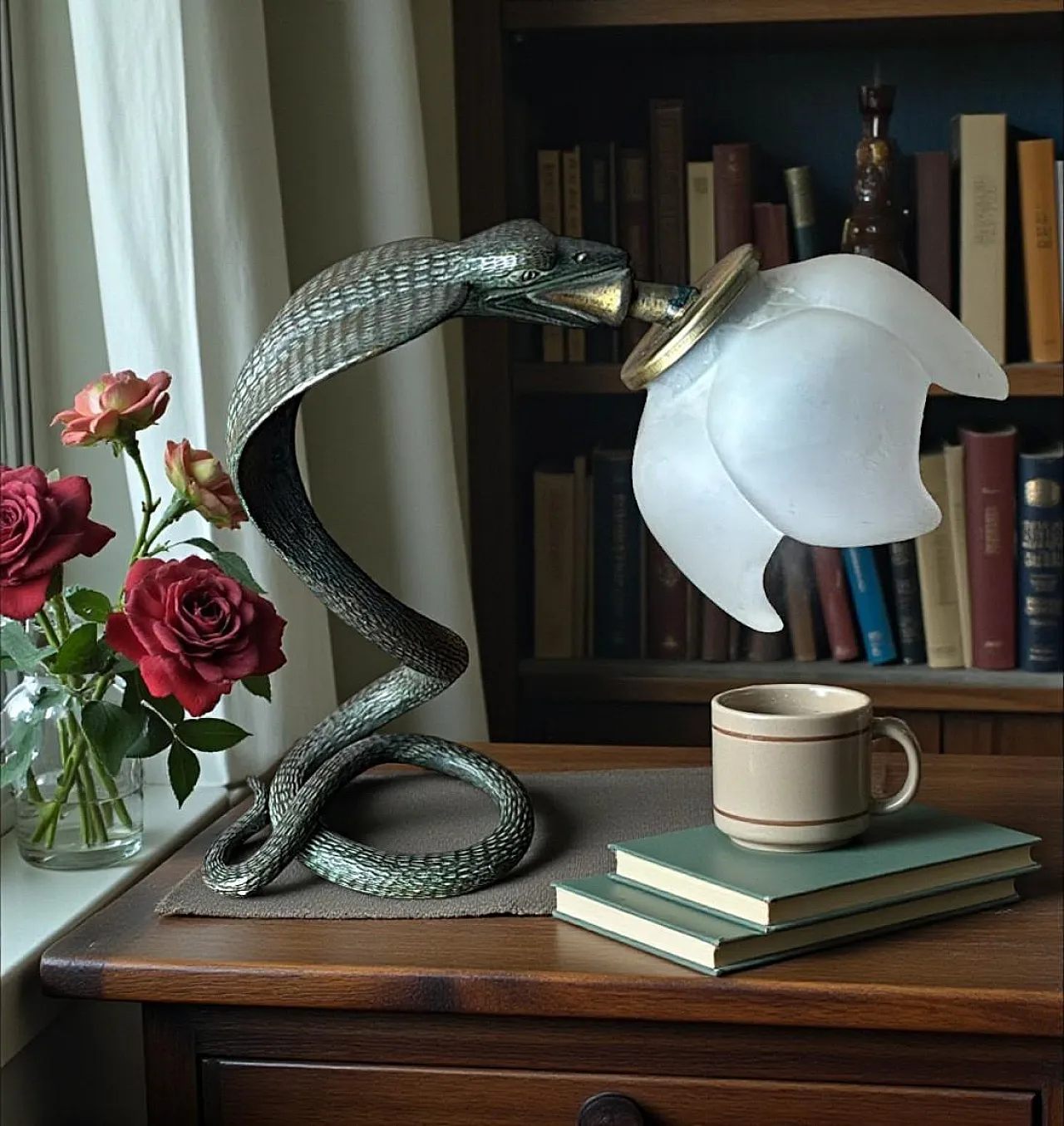 Art Deco table lamp in metal and frosted glass, 1930s 18