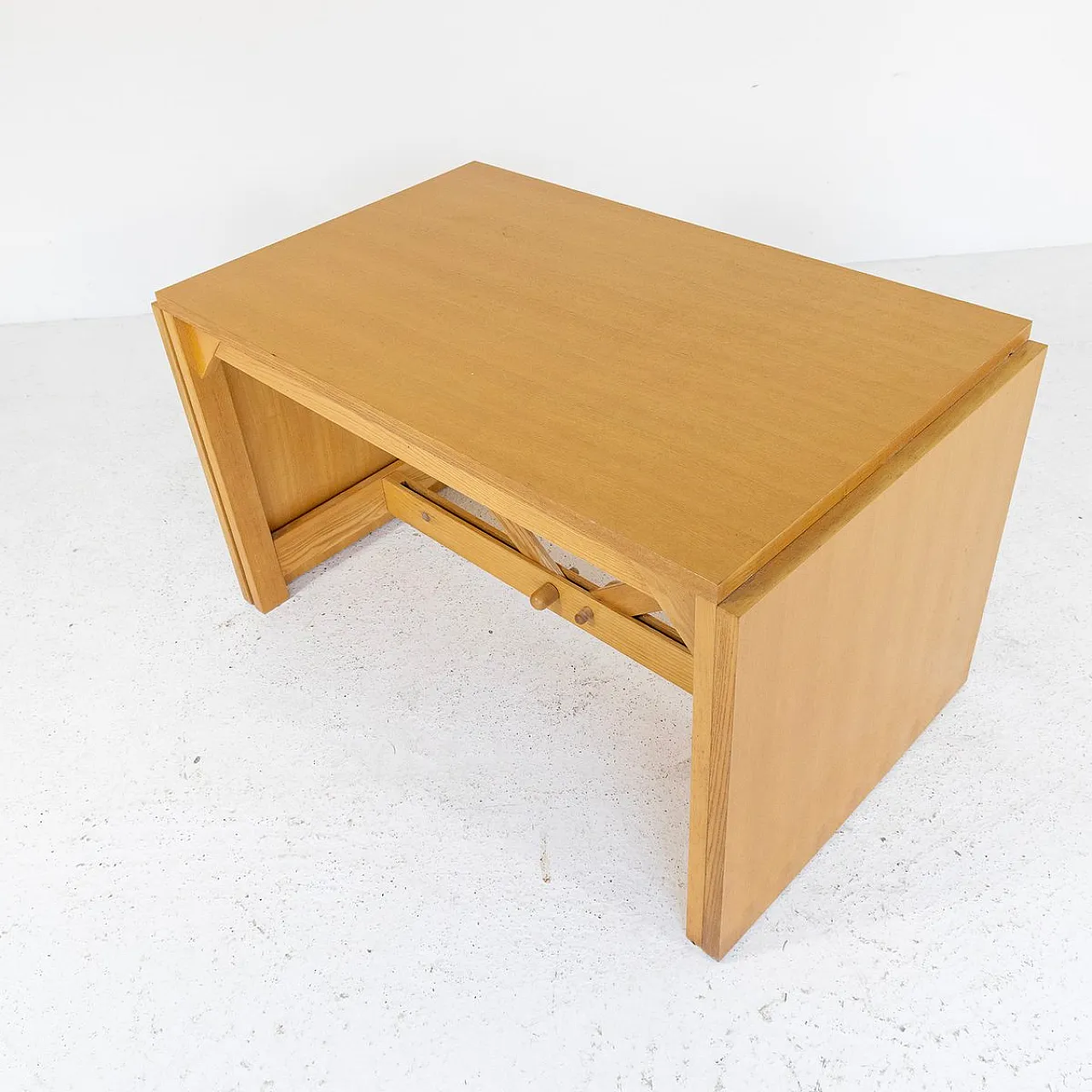 Extendable ash wood table, 1960s 1