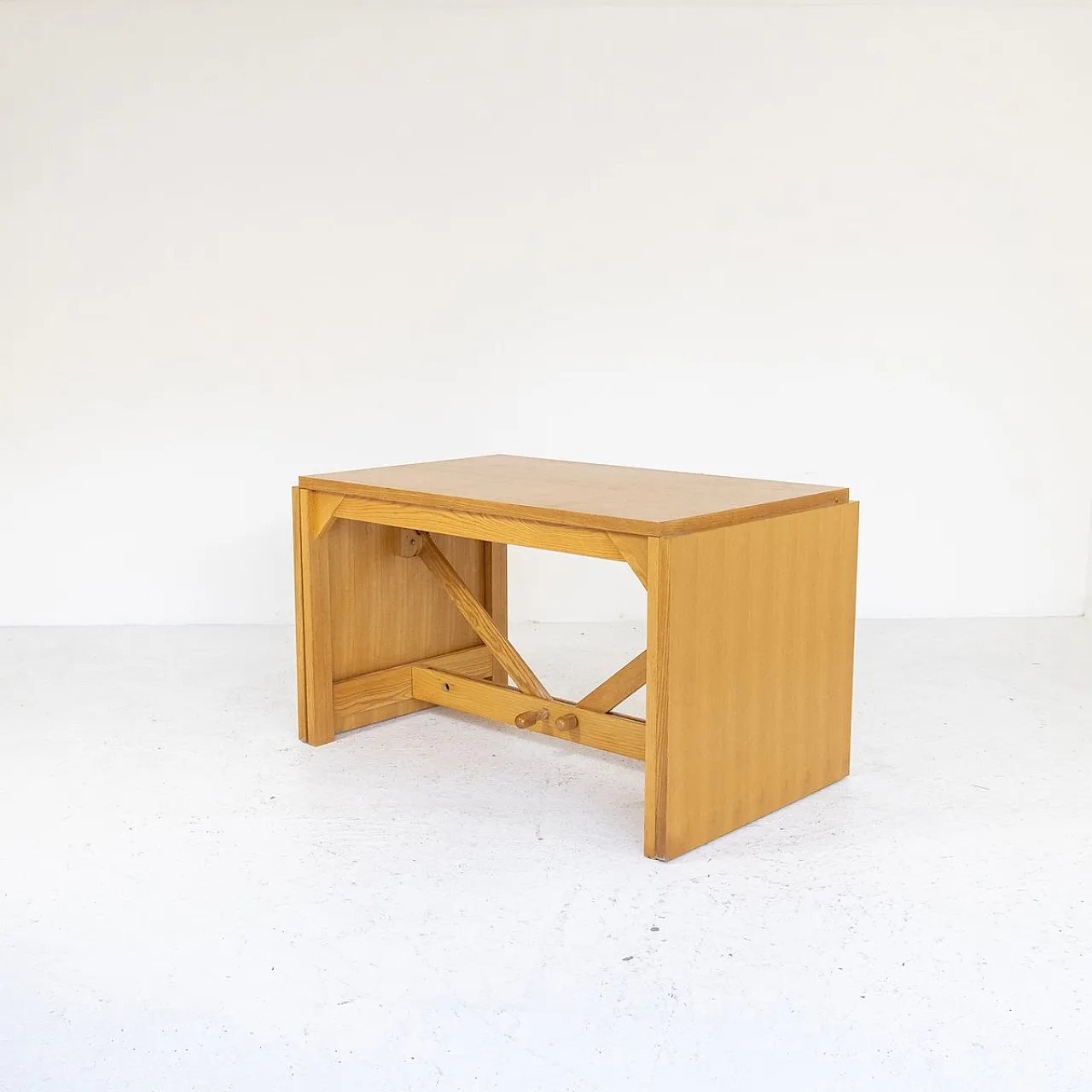 Extendable ash wood table, 1960s 2