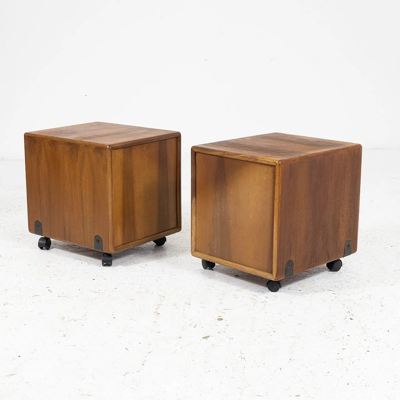 Pair of bedside tables on wheels by Fabio Lenci for Bernini, 1960s 4