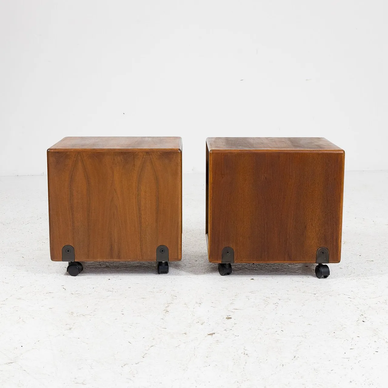 Pair of bedside tables on wheels by Fabio Lenci for Bernini, 1960s 5