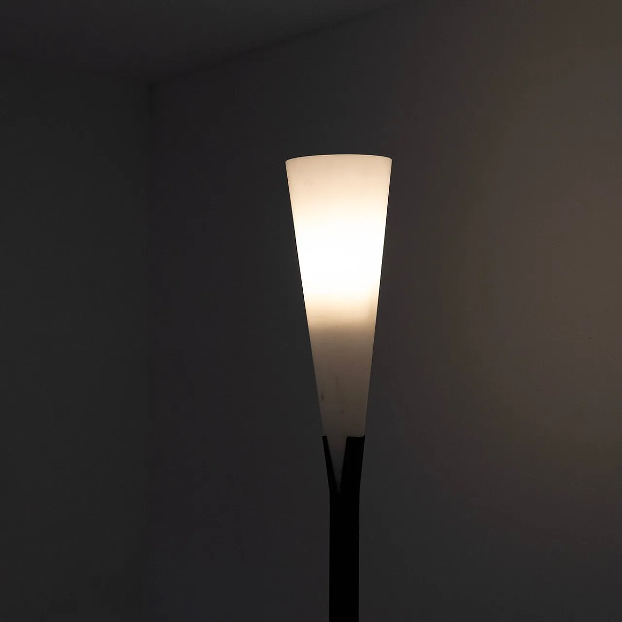 Floor lamp in glass and metal from Veart, 1980s 4