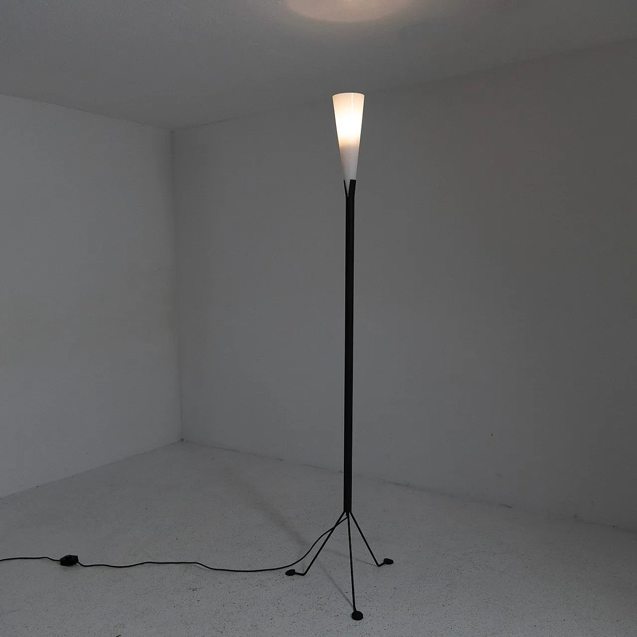 Floor lamp in glass and metal from Veart, 1980s 5