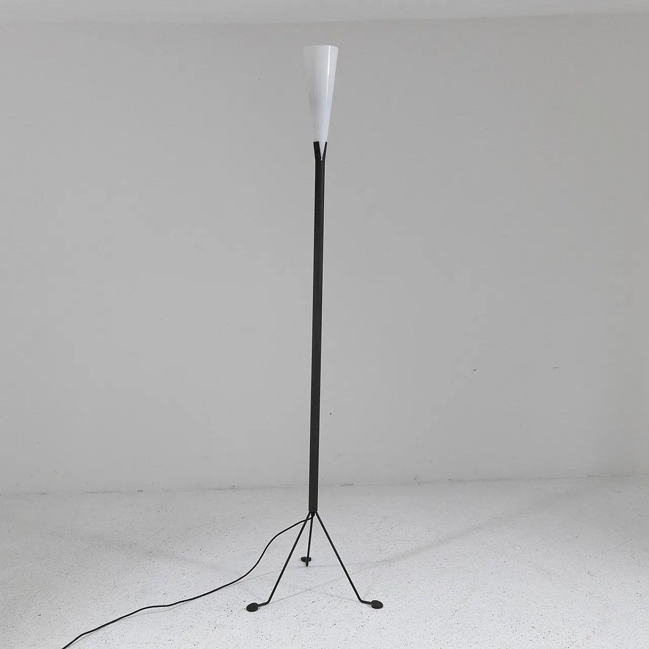 Floor lamp in glass and metal from Veart, 1980s 8