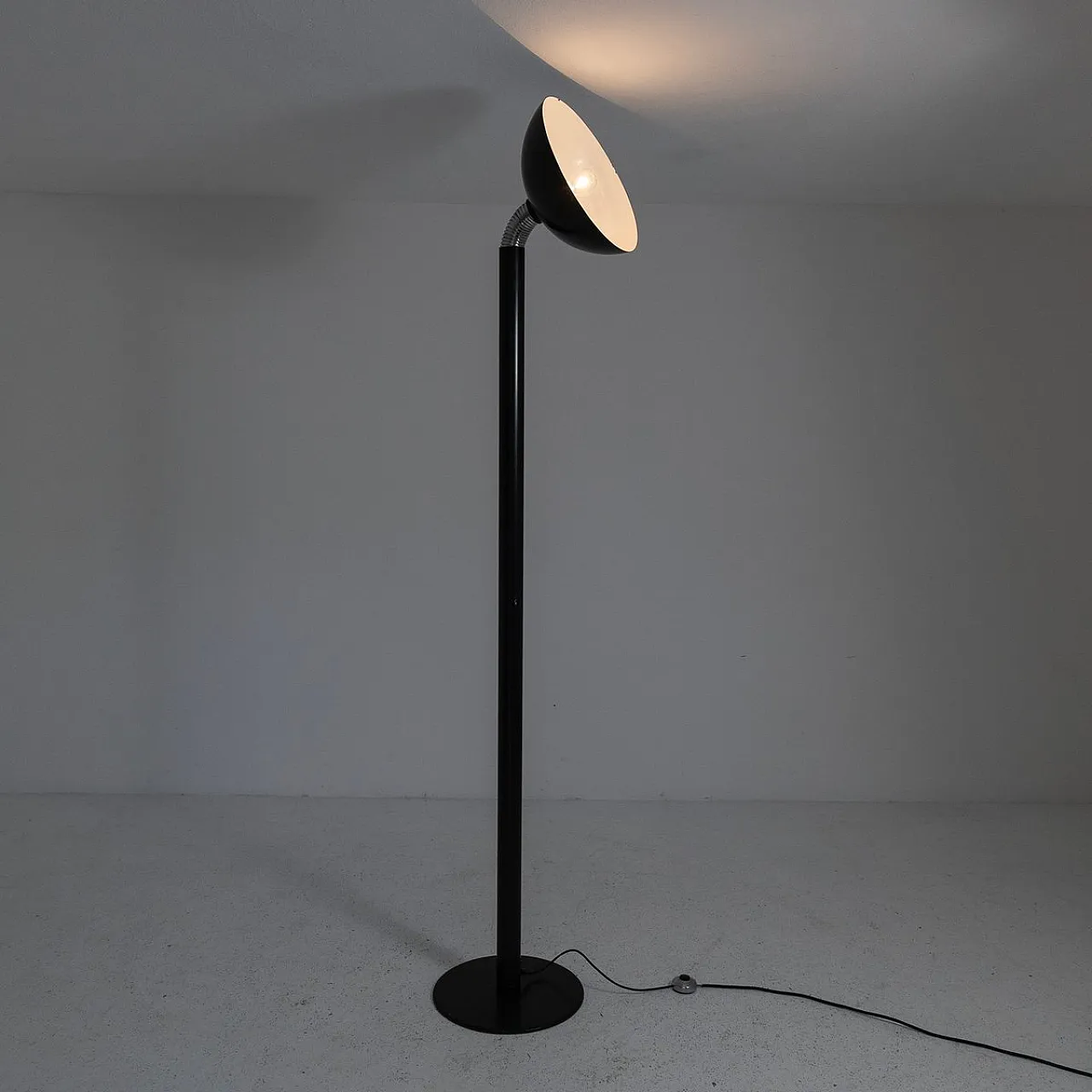 Steerable and extendable Luci floor lamp, 1980s 4