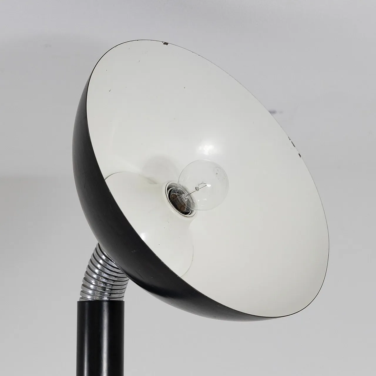 Steerable and extendable Luci floor lamp, 1980s 5
