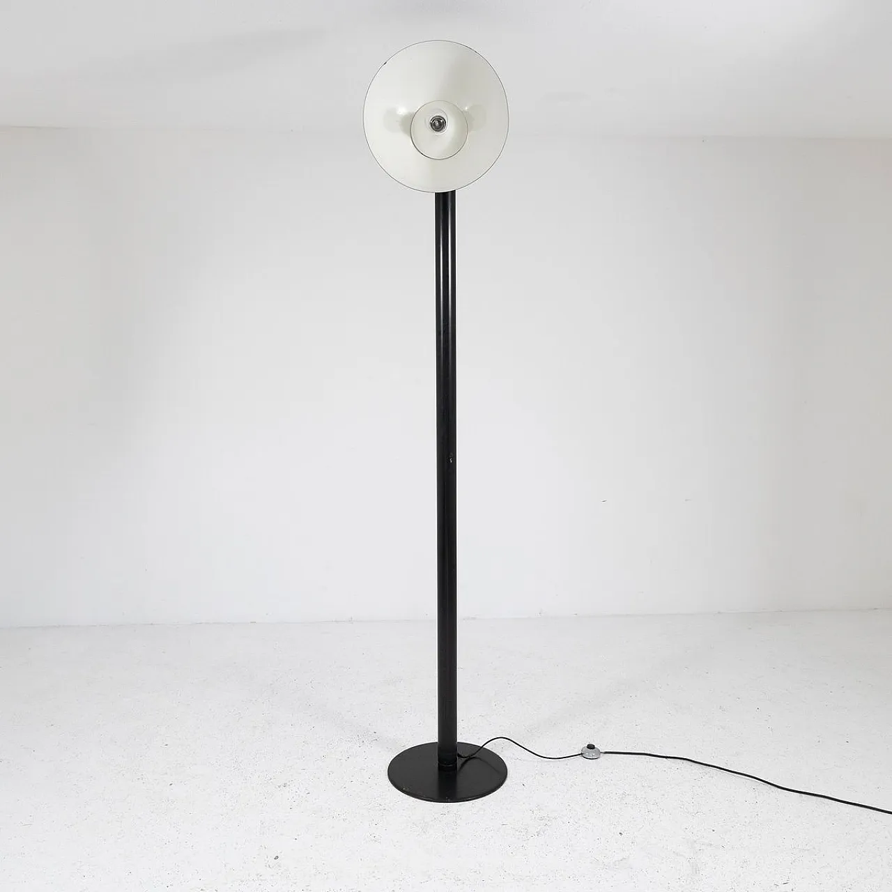 Steerable and extendable Luci floor lamp, 1980s 8