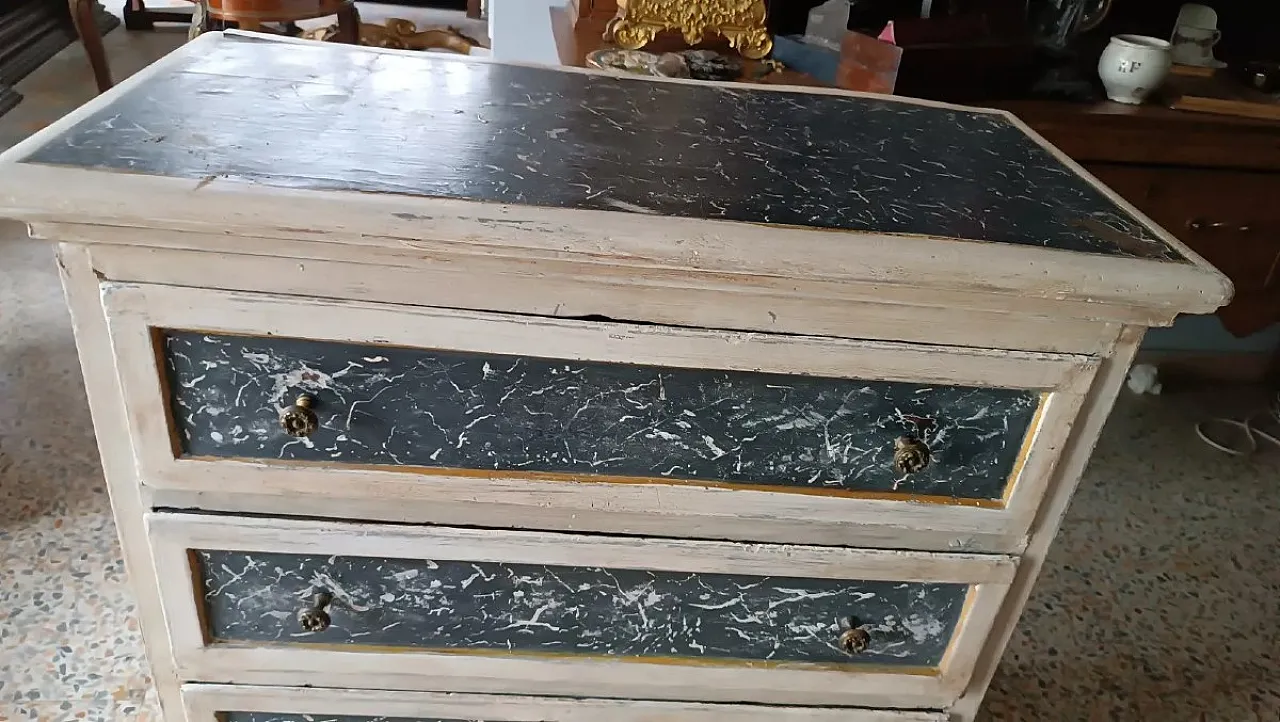 Cassettiera in legno con finitura laccata effetto marmo, '700 4
