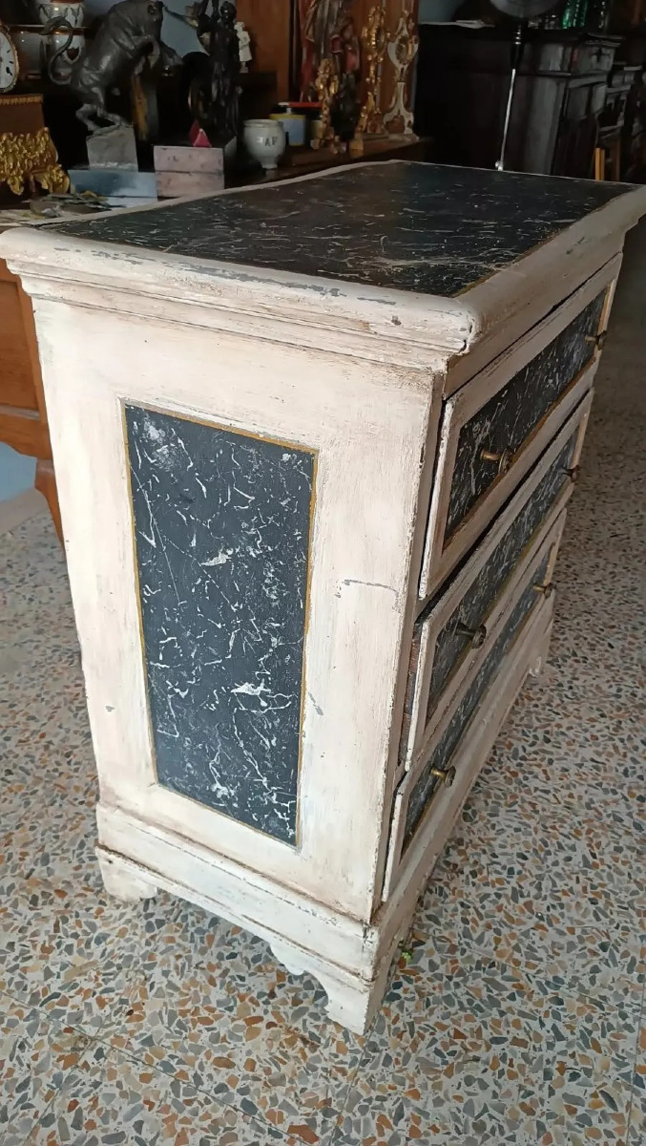 Cassettiera in legno con finitura laccata effetto marmo, '700 6