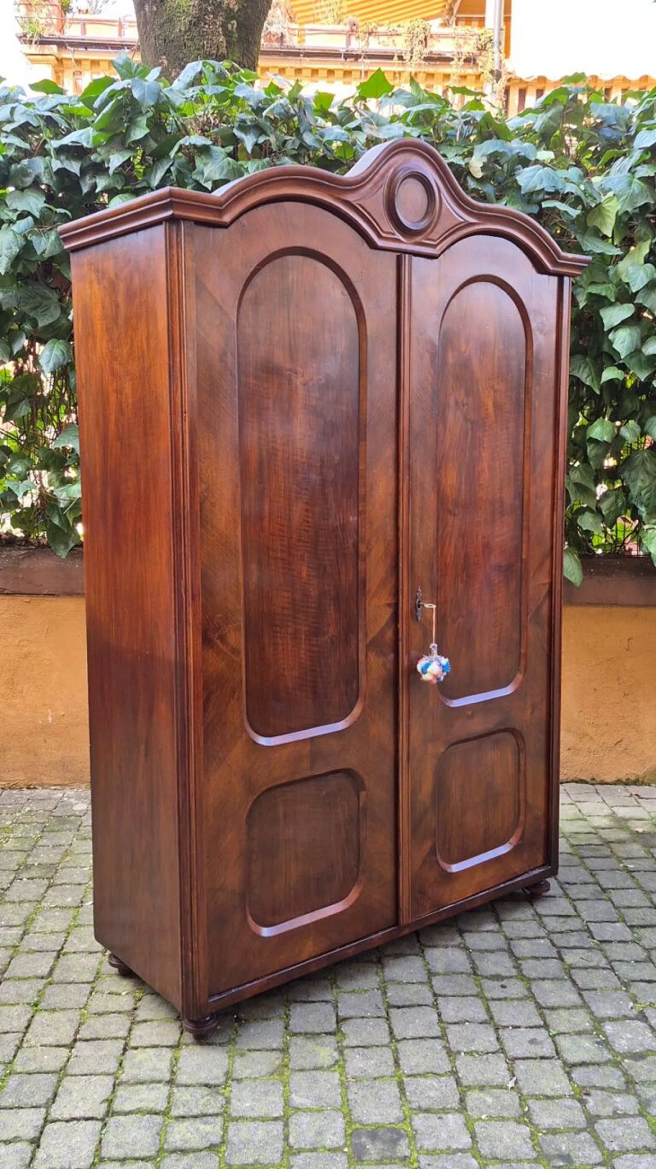 Walnut and burl veneered wardrobe, 19th century 3