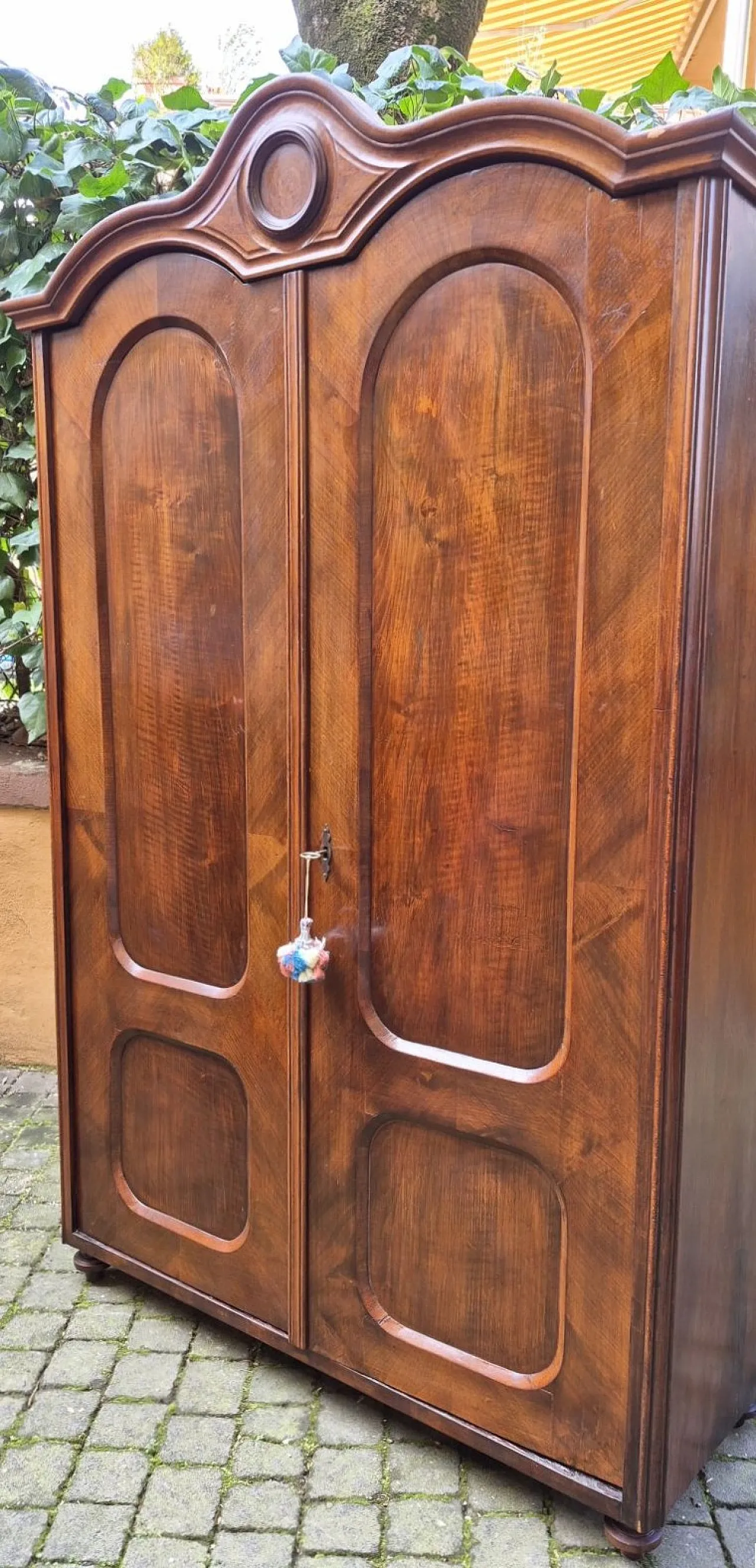 Walnut and burl veneered wardrobe, 19th century 5