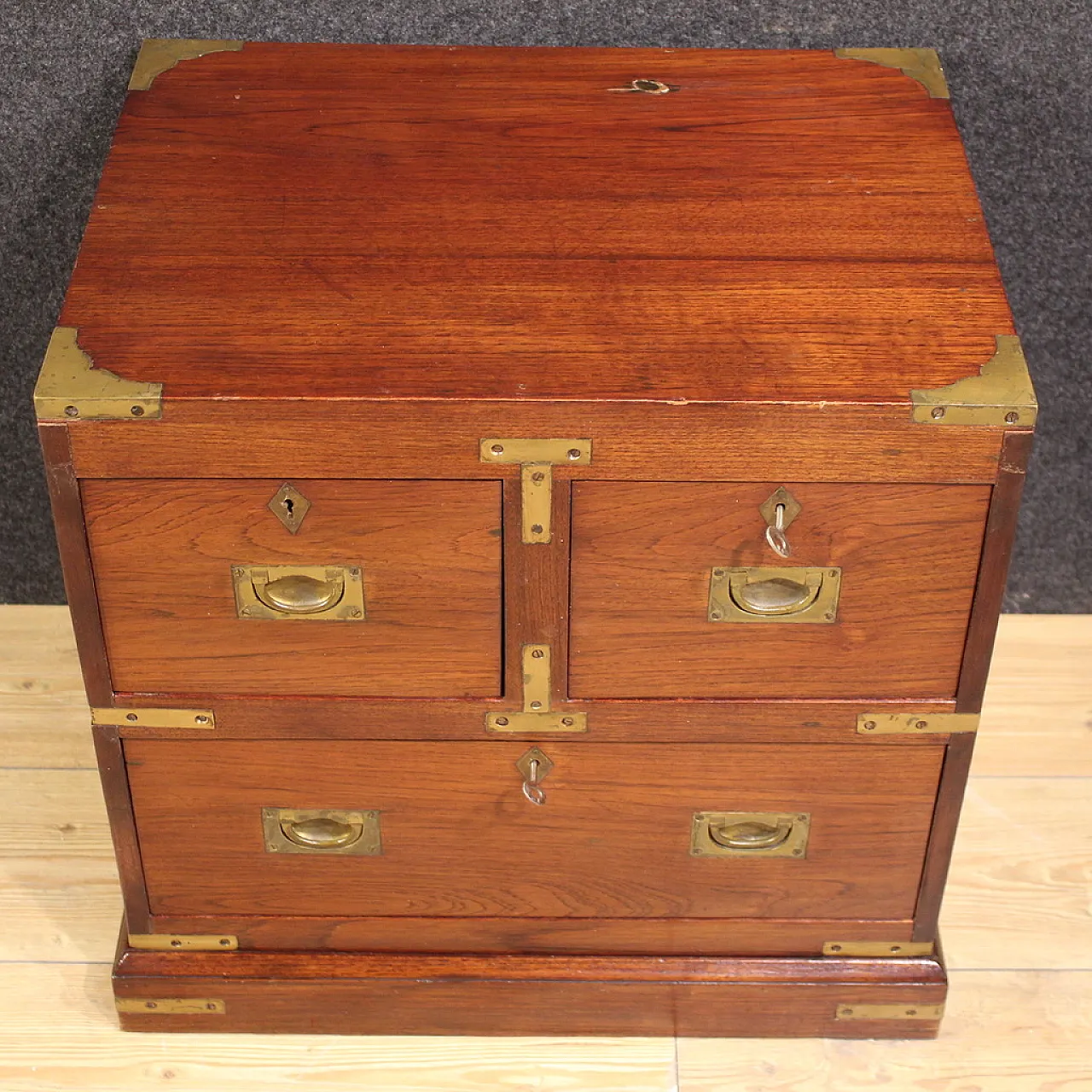 Pair of English naval style bedside tables, 20th century 6