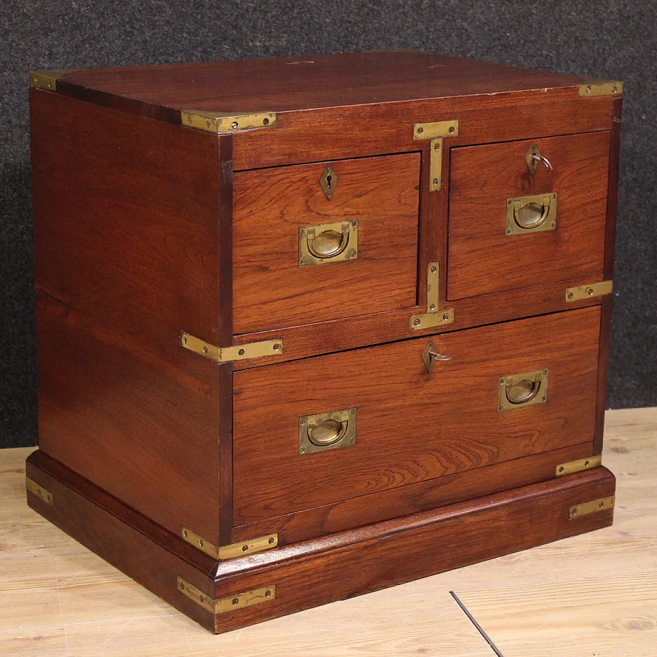 Pair of English naval style bedside tables, 20th century 9