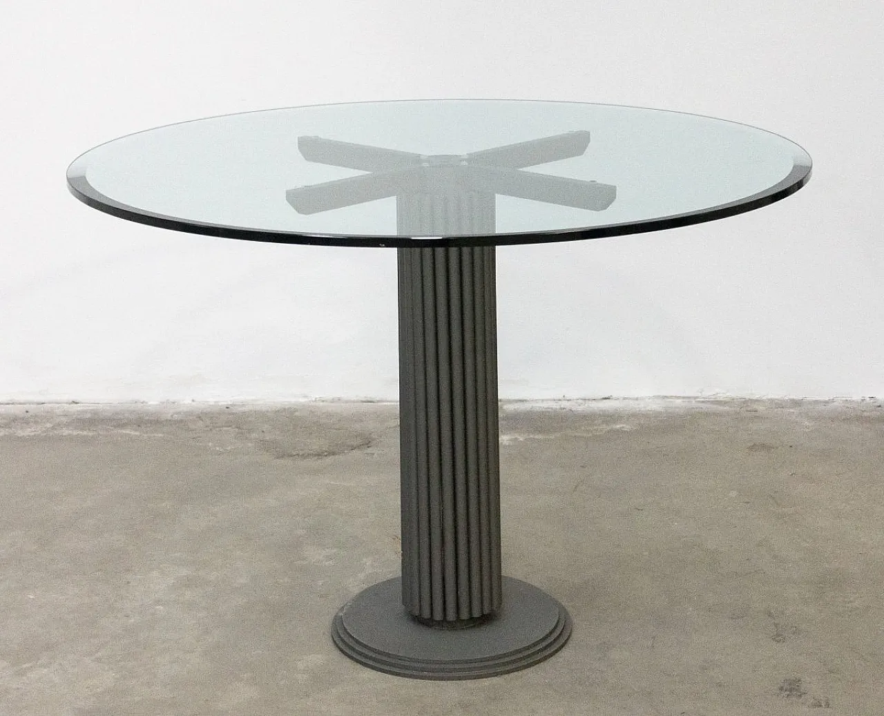 Round glass and iron table, 1970s 1