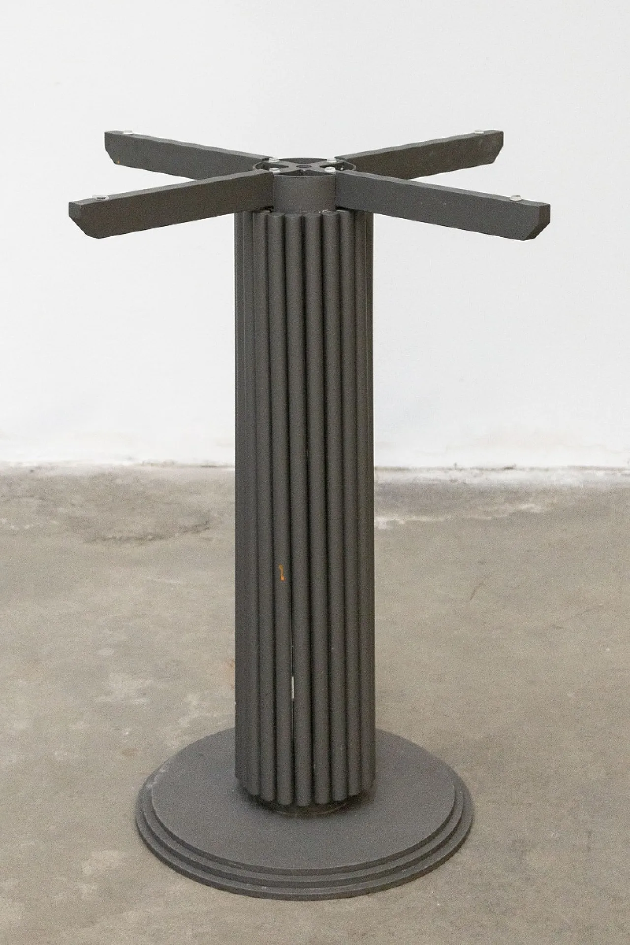 Round glass and iron table, 1970s 3