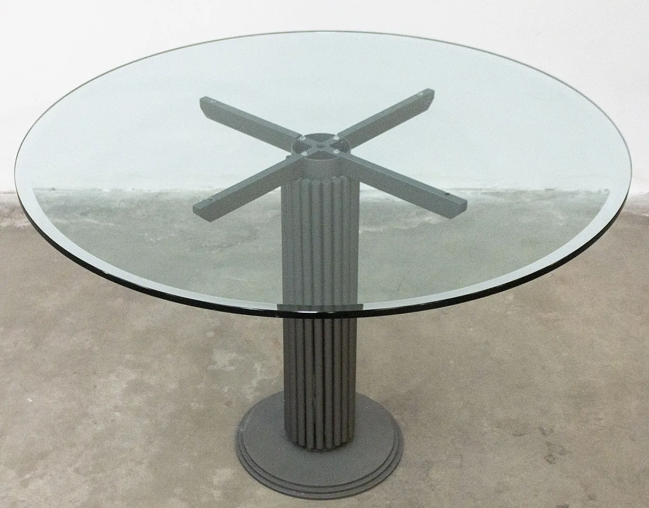 Round glass and iron table, 1970s 4