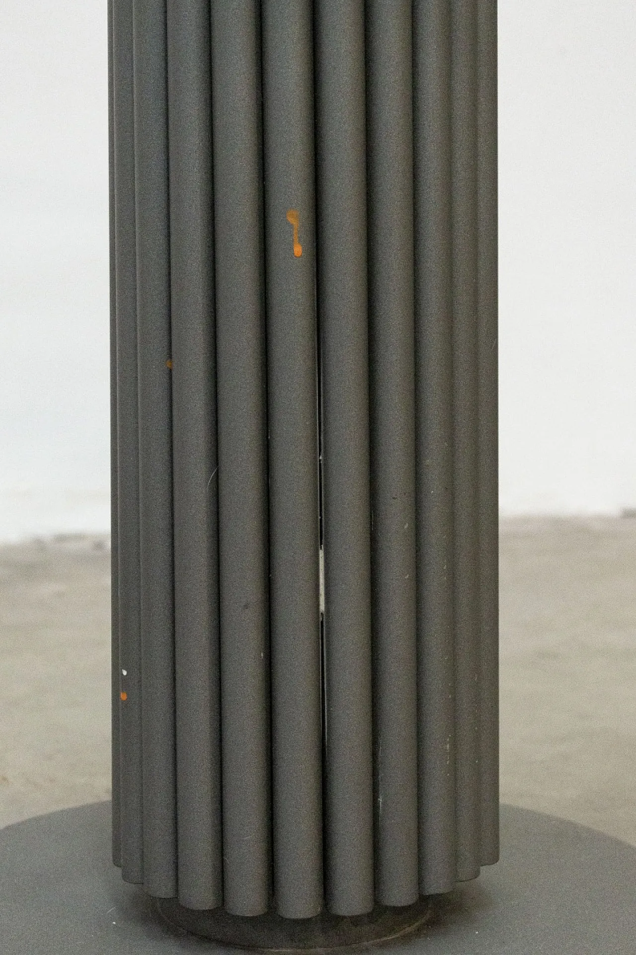 Round glass and iron table, 1970s 6