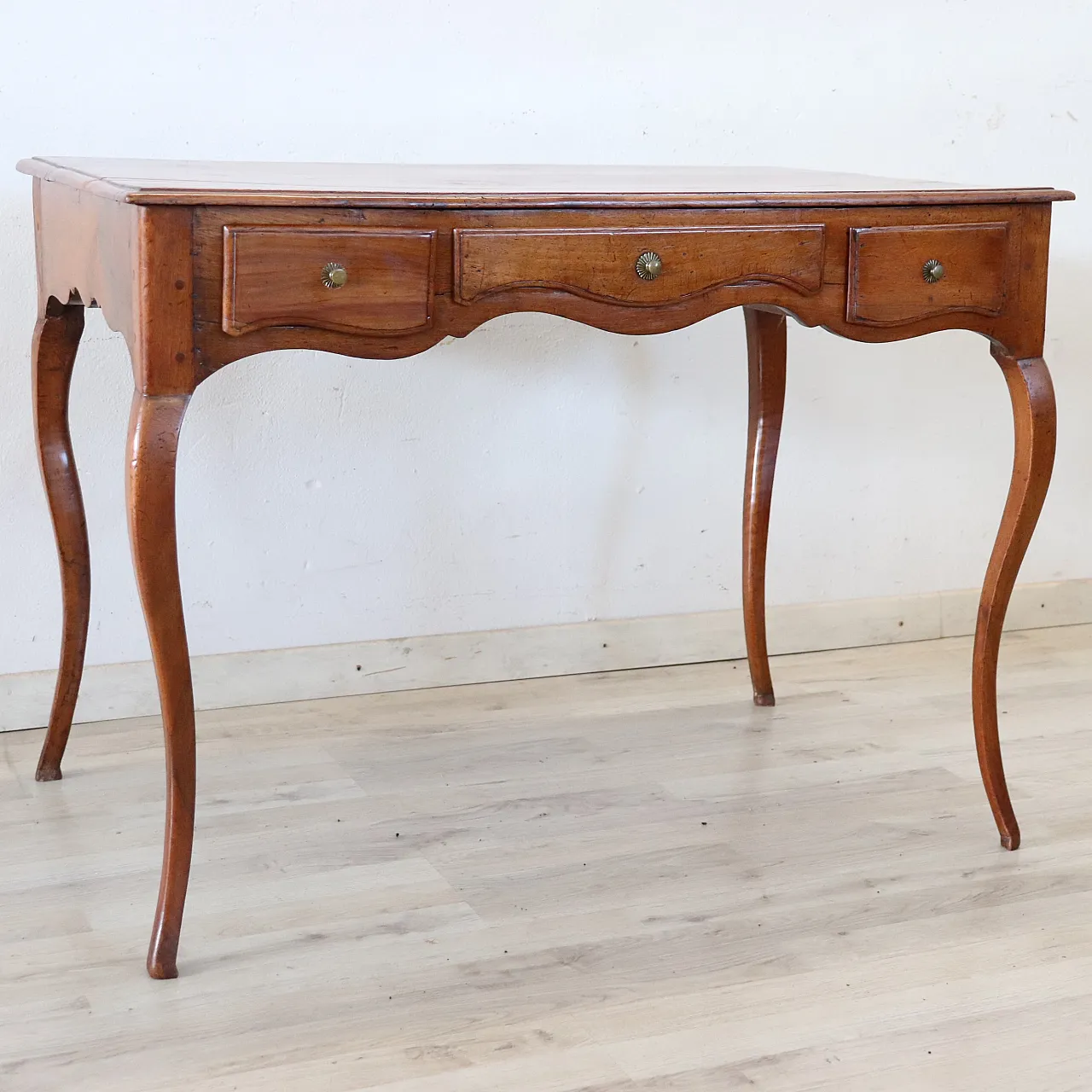Scrivania antica in legno massello di noce e ciliegio, '700 3
