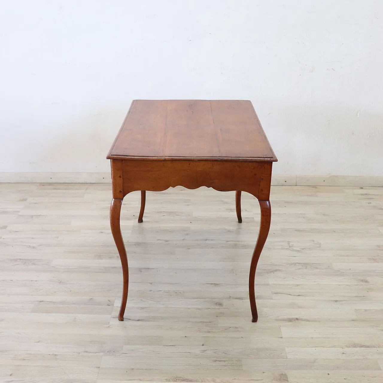 Scrivania antica in legno massello di noce e ciliegio, '700 9