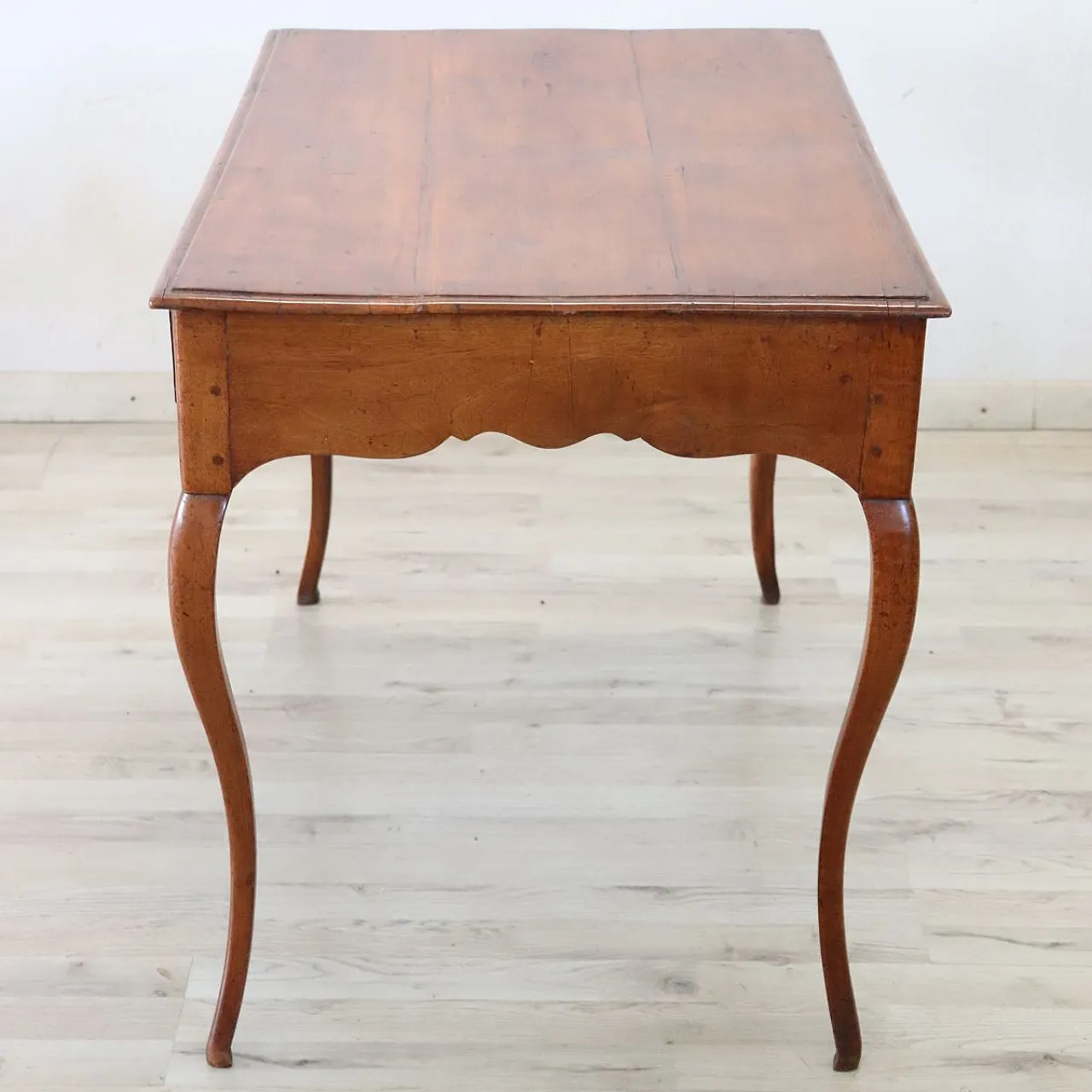 Scrivania antica in legno massello di noce e ciliegio, '700 10