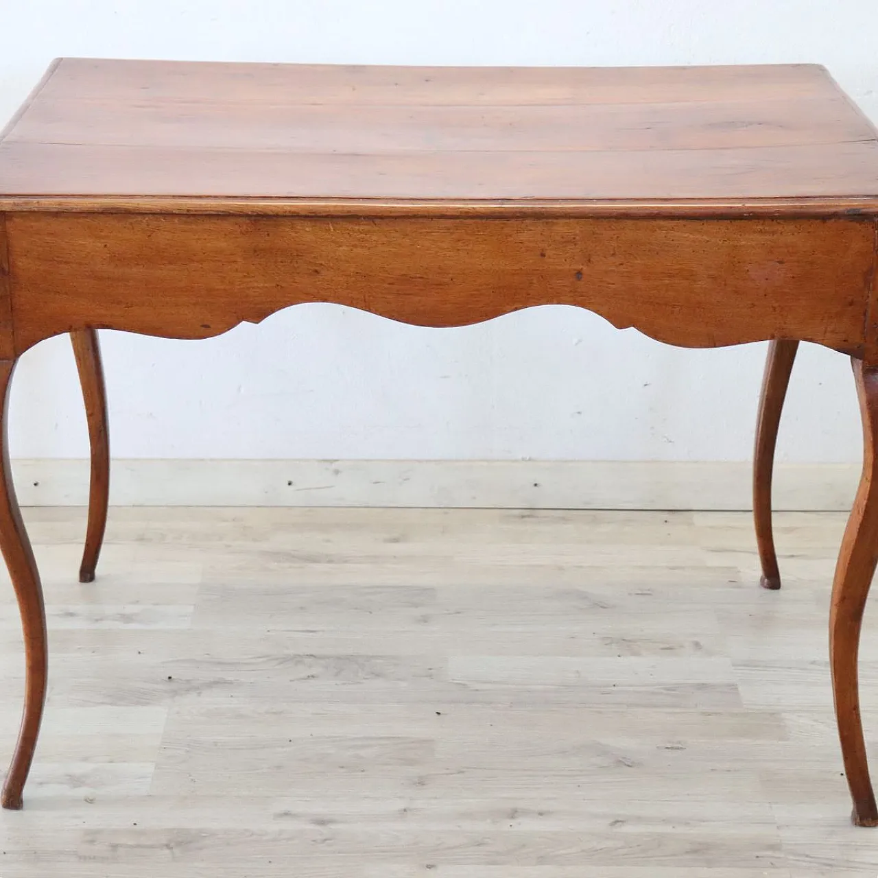 Scrivania antica in legno massello di noce e ciliegio, '700 11