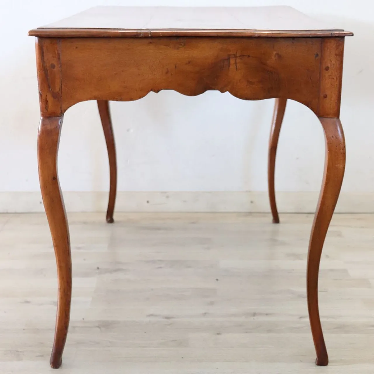 Scrivania antica in legno massello di noce e ciliegio, '700 12