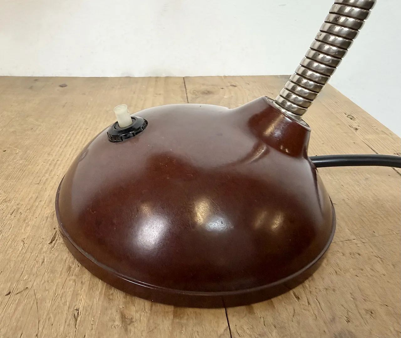 Lampada da tavolo vintage a collo di cigno in bachelite marrone, anni '50 6