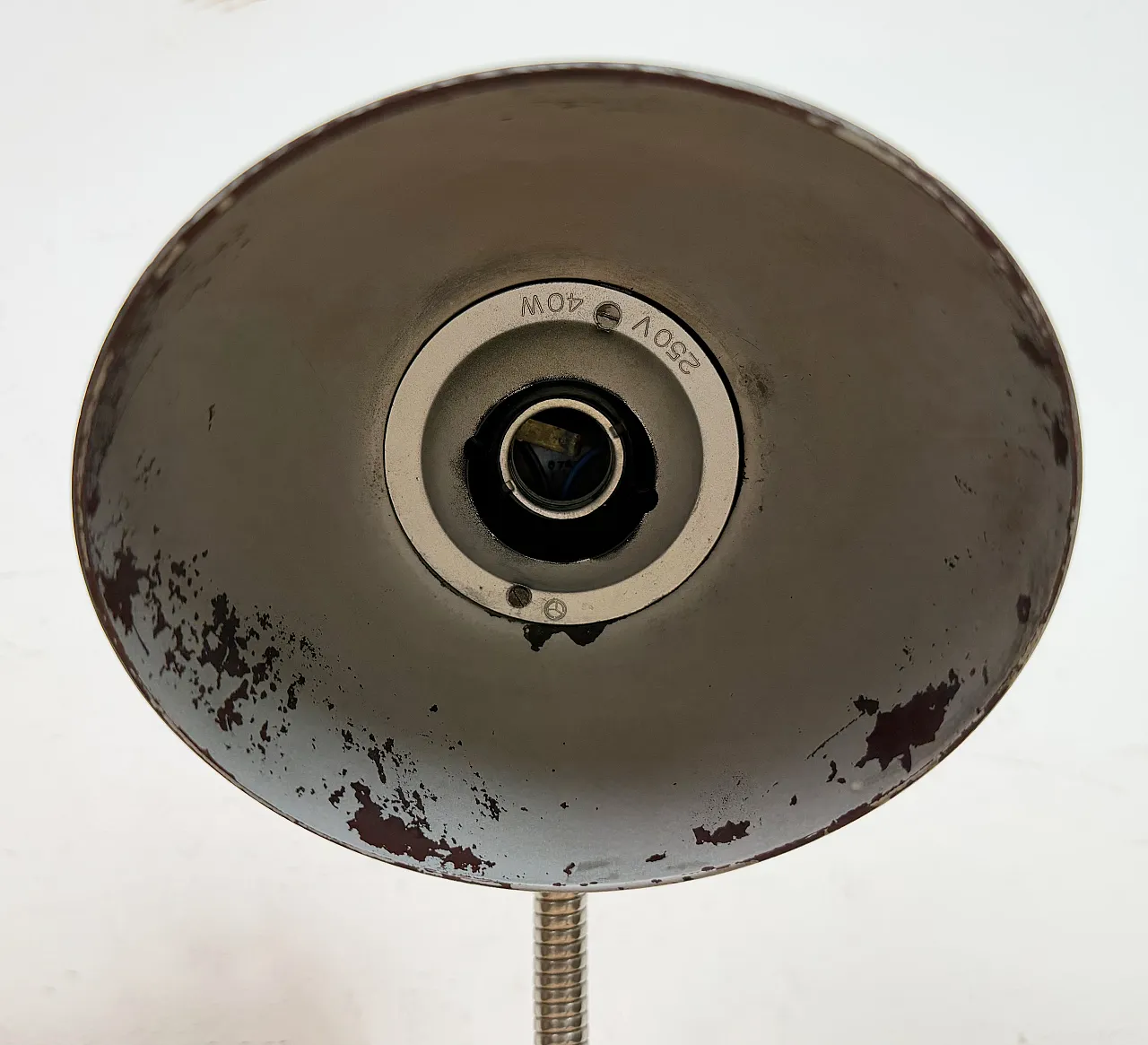 Lampada da tavolo vintage a collo di cigno in bachelite marrone, anni '50 13