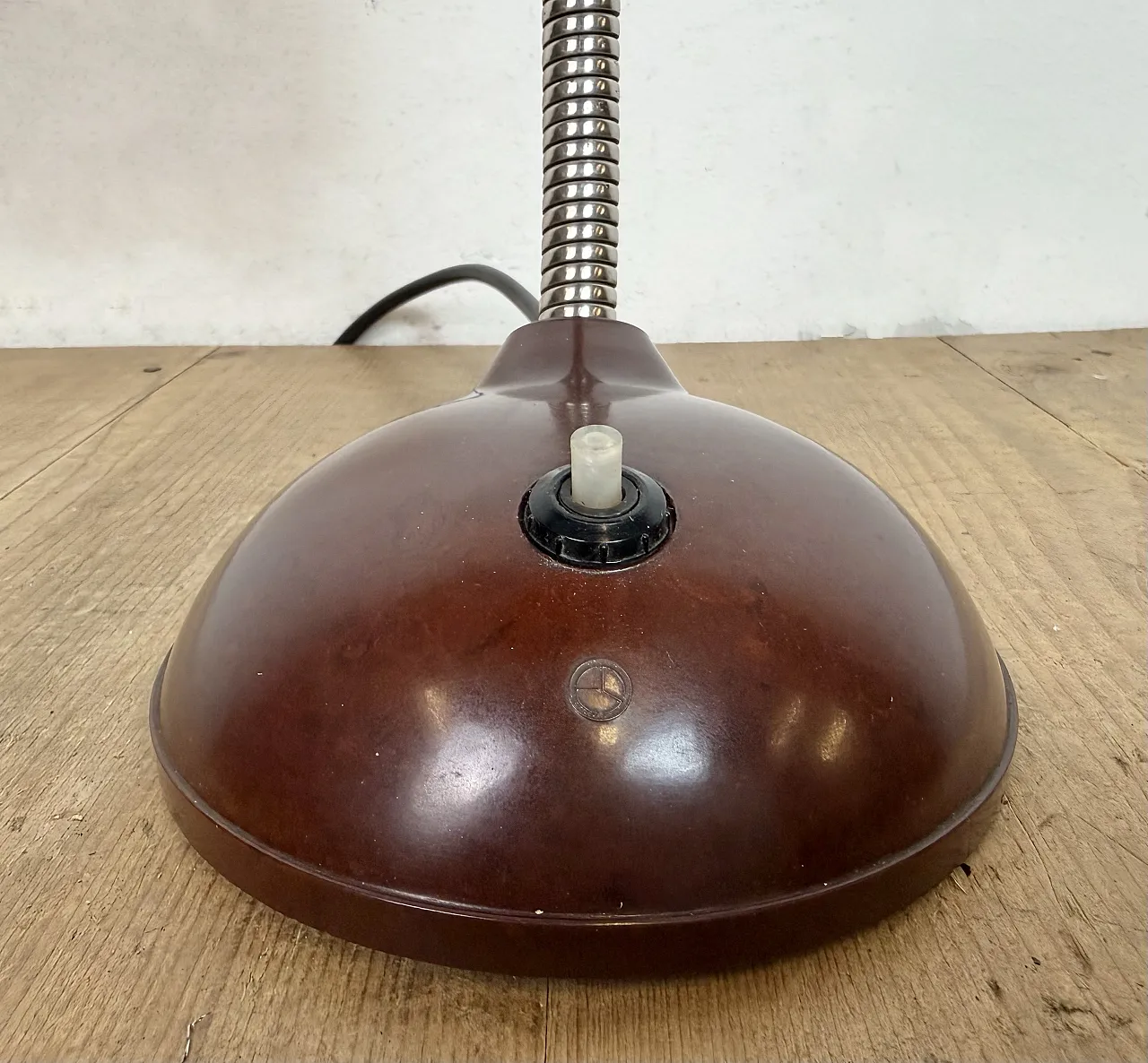Lampada da tavolo vintage a collo di cigno in bachelite marrone, anni '50 14