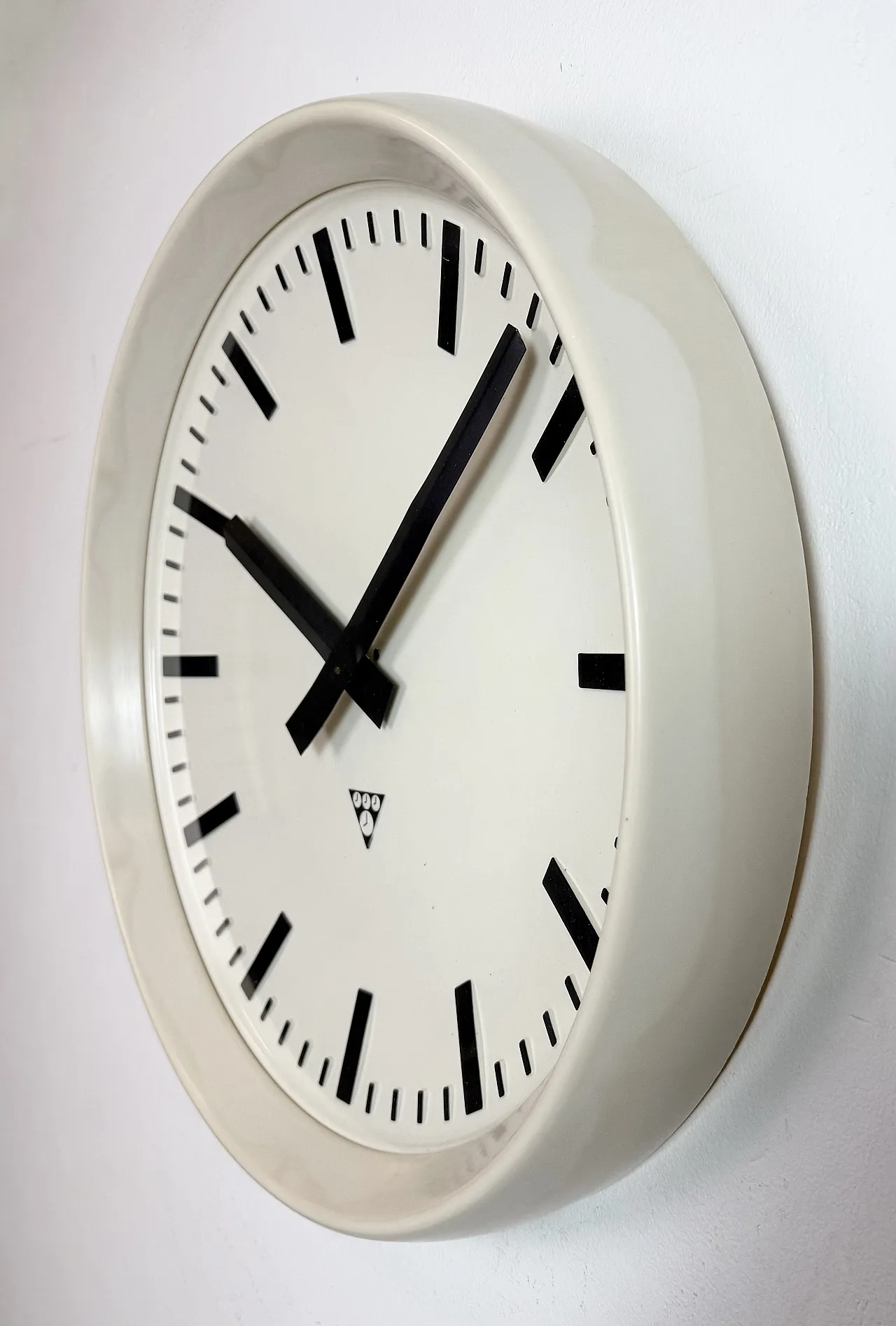 Large Industrial Bakelite Factory Wall Clock from Pragotron, 1960s 4