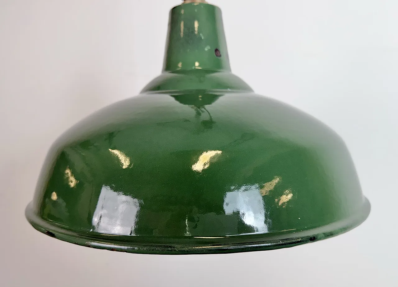 Lampada a sospensione industriale britannica di fabbrica smaltata verde, anni '60 5
