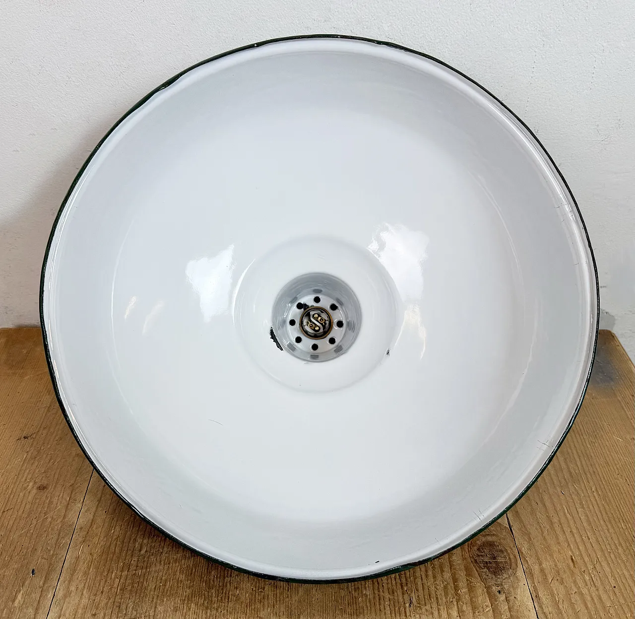 Lampada a sospensione industriale britannica di fabbrica smaltata verde, anni '60 17