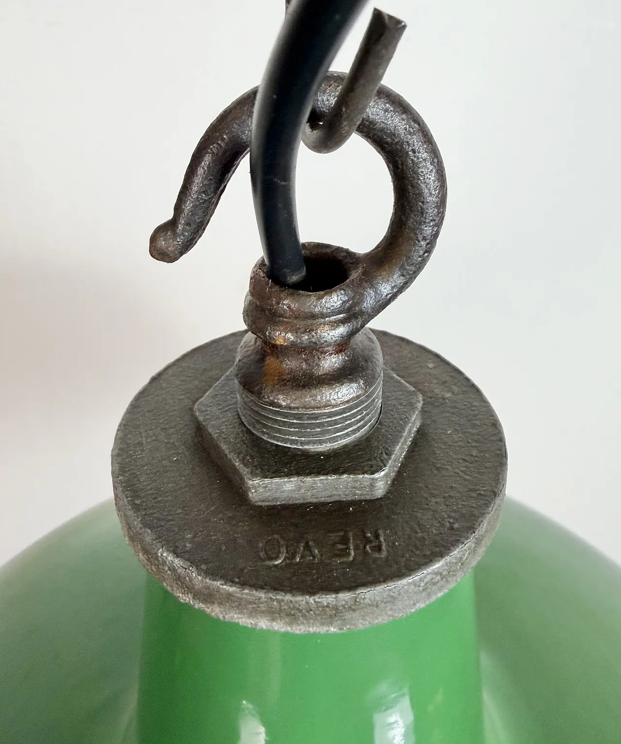 Lampada a sospensione industriale smaltata verde di Revo, anni '50 7