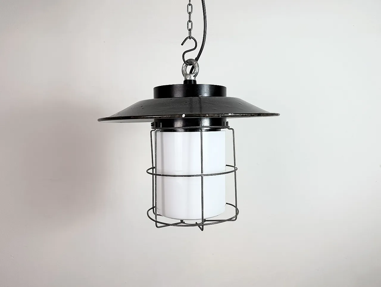Lampada a sospensione industriale a gabbia in smalto grigio, anni '60 2