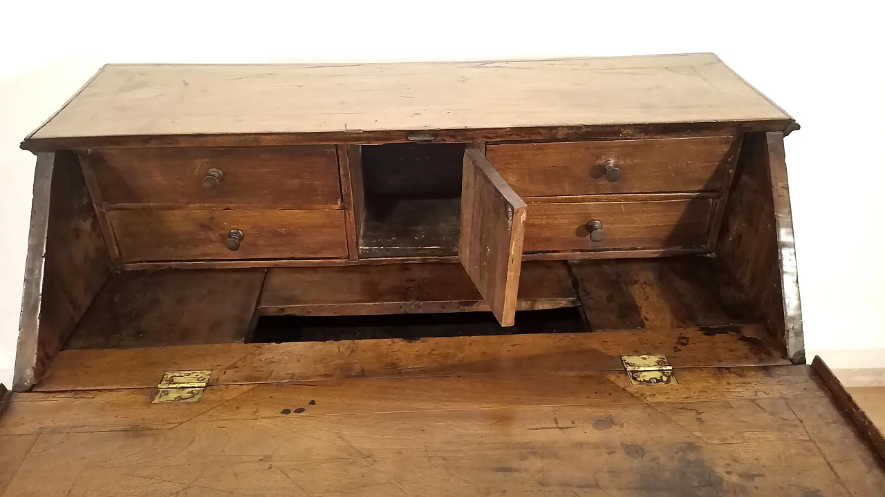 Flap writing desk in walnut, Louis XIII Style, 18th century 16