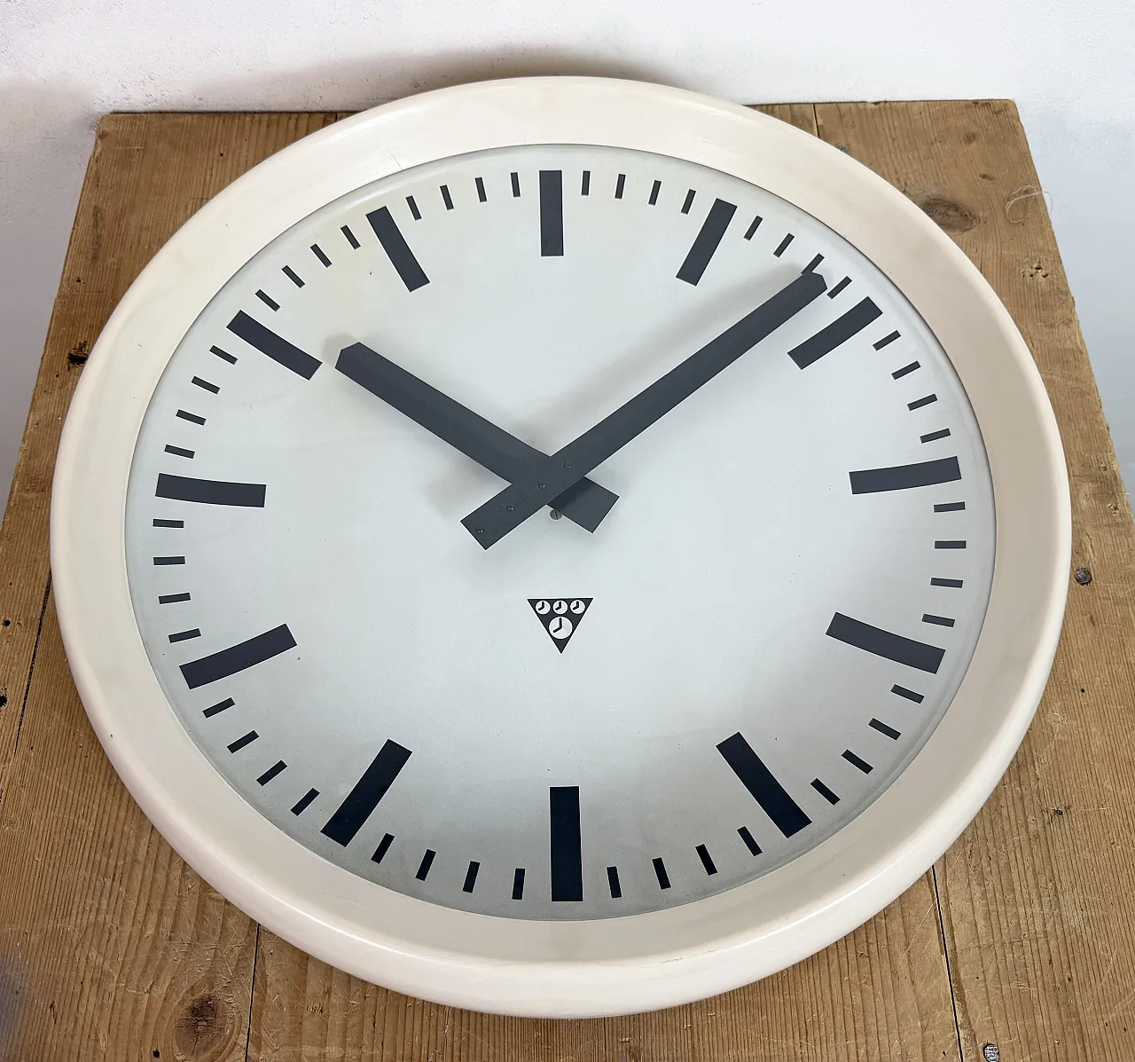 Large Industrial Bakelite Factory Wall Clock from Pragotron, 1960s 10