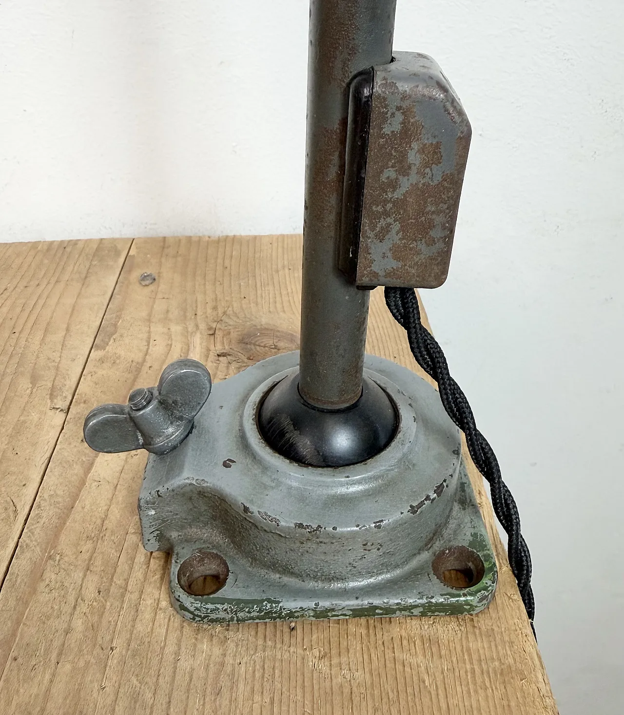 Industrial Grey Enamel Workshop Table Lamp from Siemens, 1950s 12