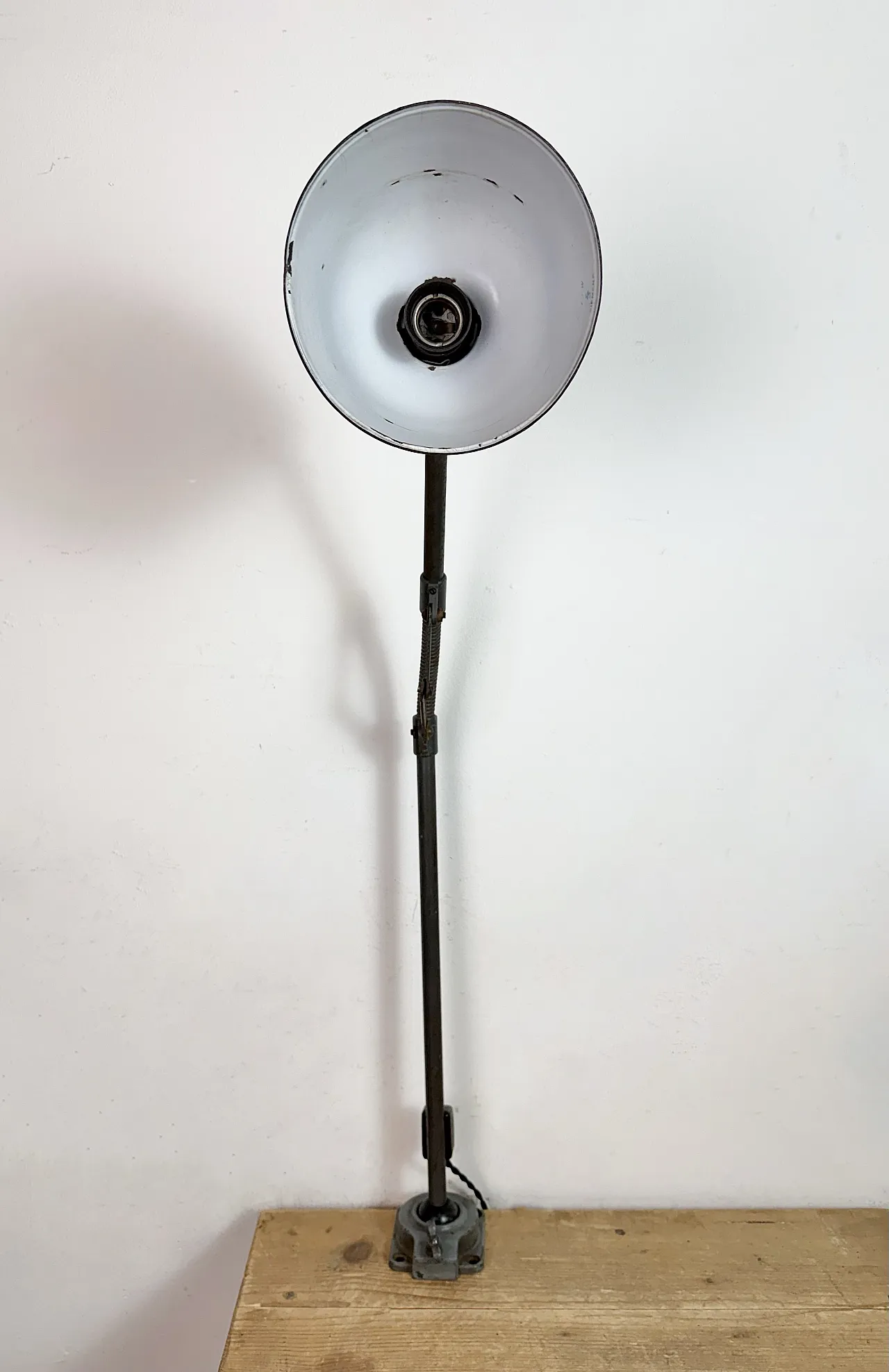 Industrial Grey Enamel Workshop Table Lamp from Siemens, 1950s 20