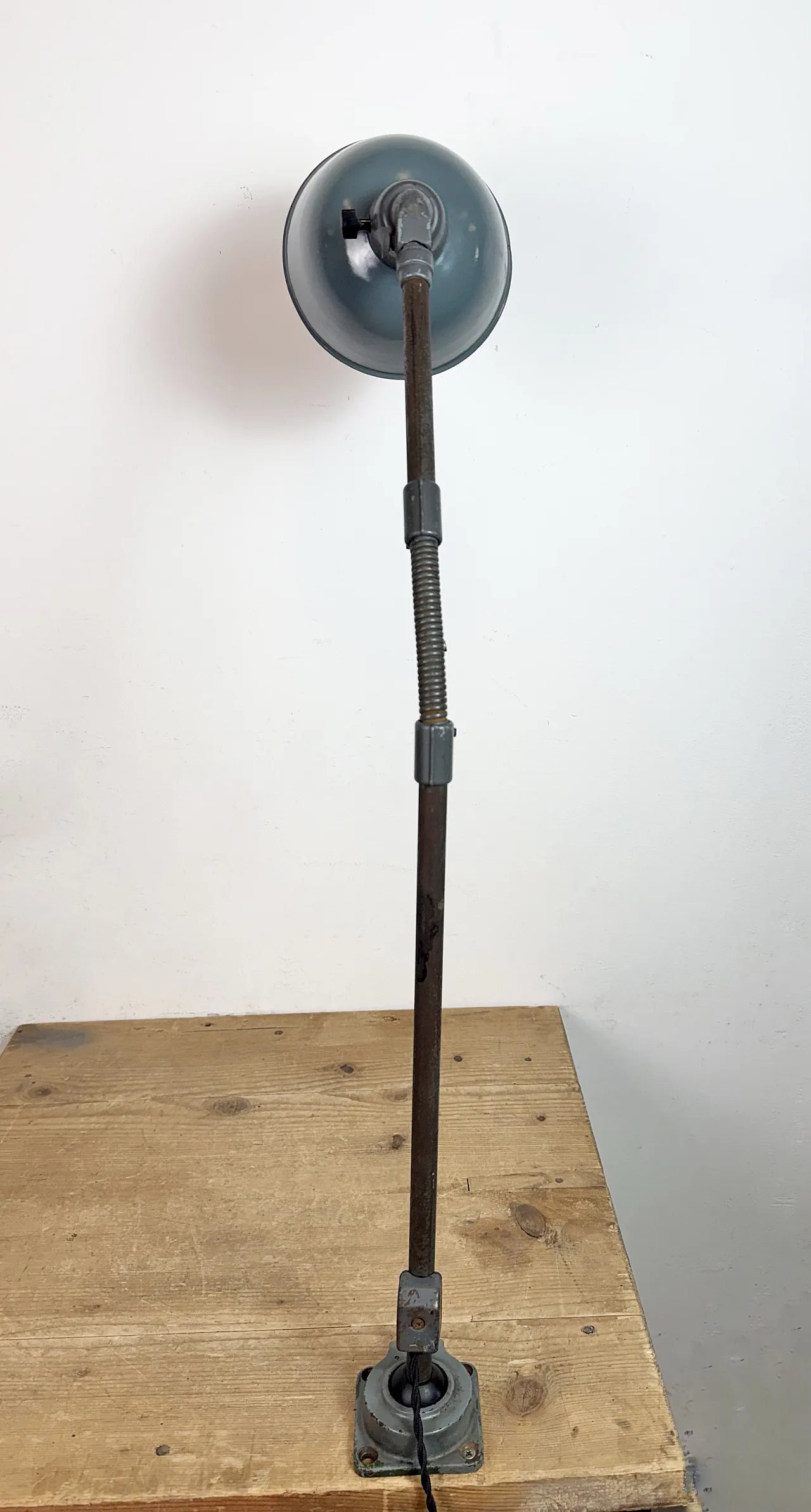 Industrial Grey Enamel Workshop Table Lamp from Siemens, 1950s 22