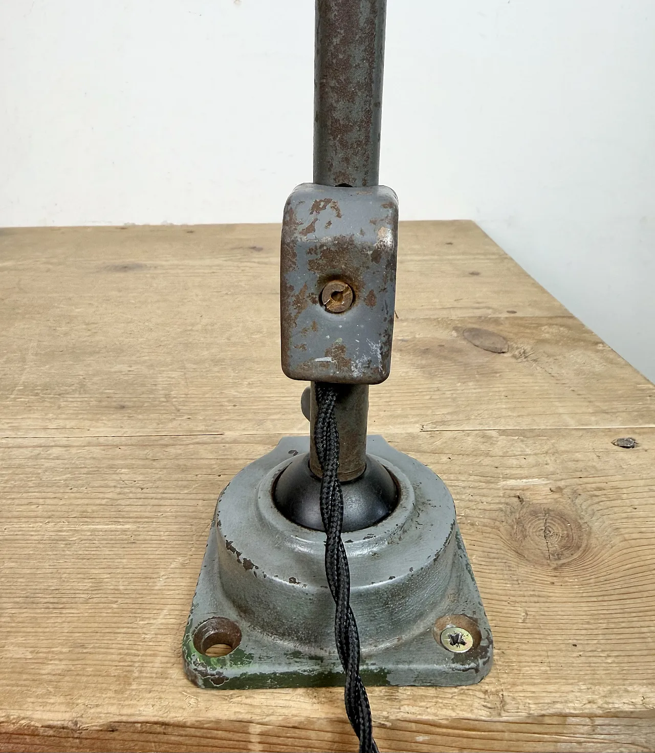 Industrial Grey Enamel Workshop Table Lamp from Siemens, 1950s 23