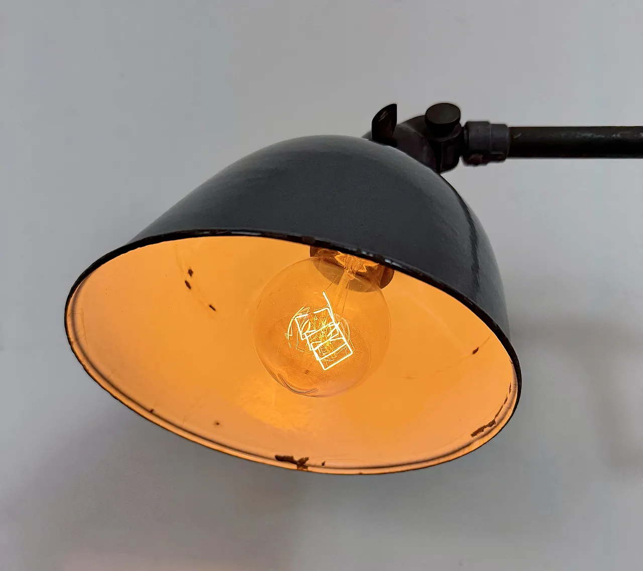 Industrial Grey Enamel Workshop Table Lamp from Siemens, 1950s 27
