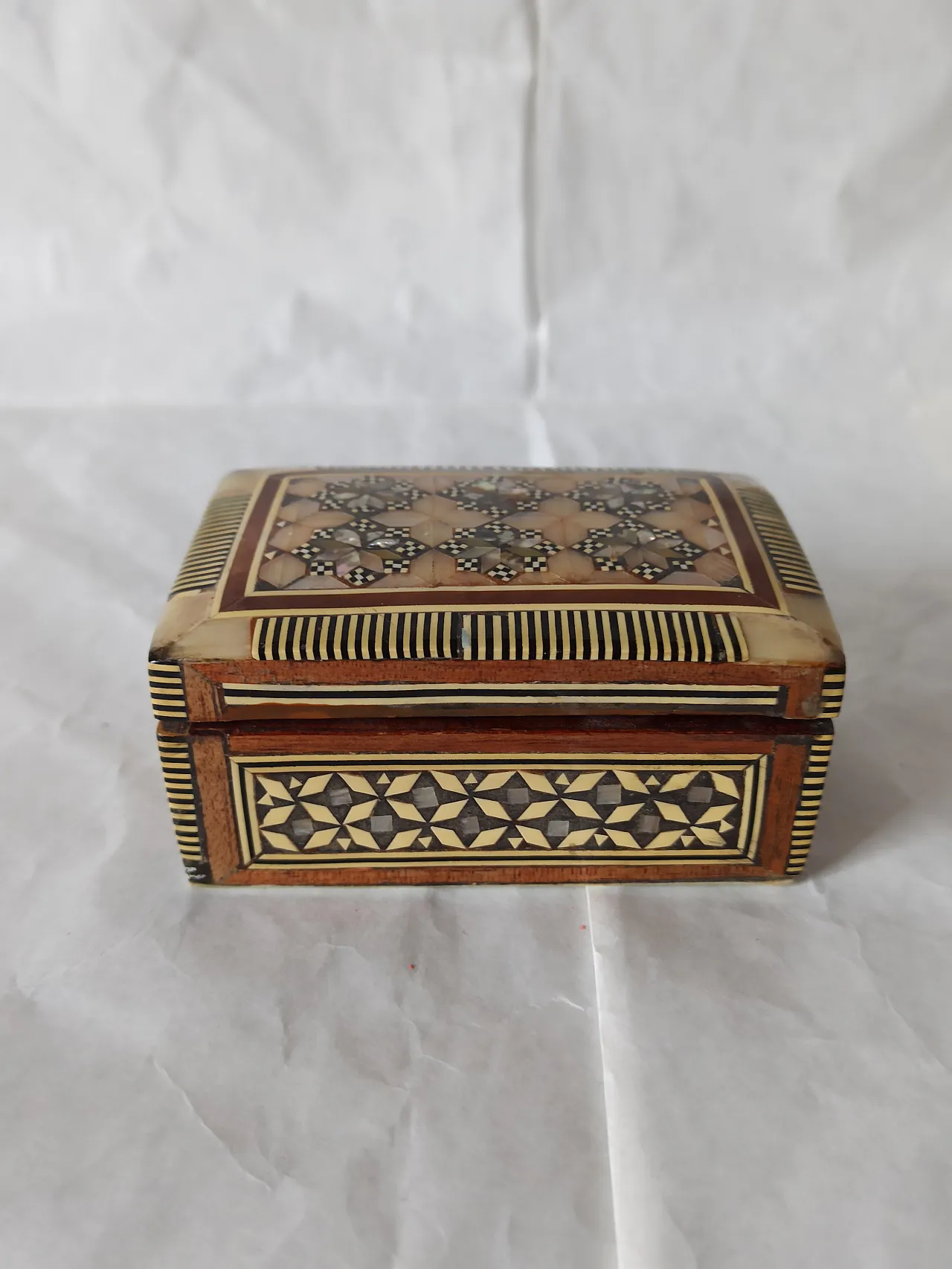 Mahogany and mother-of-pearl jewelry box, 50s 1