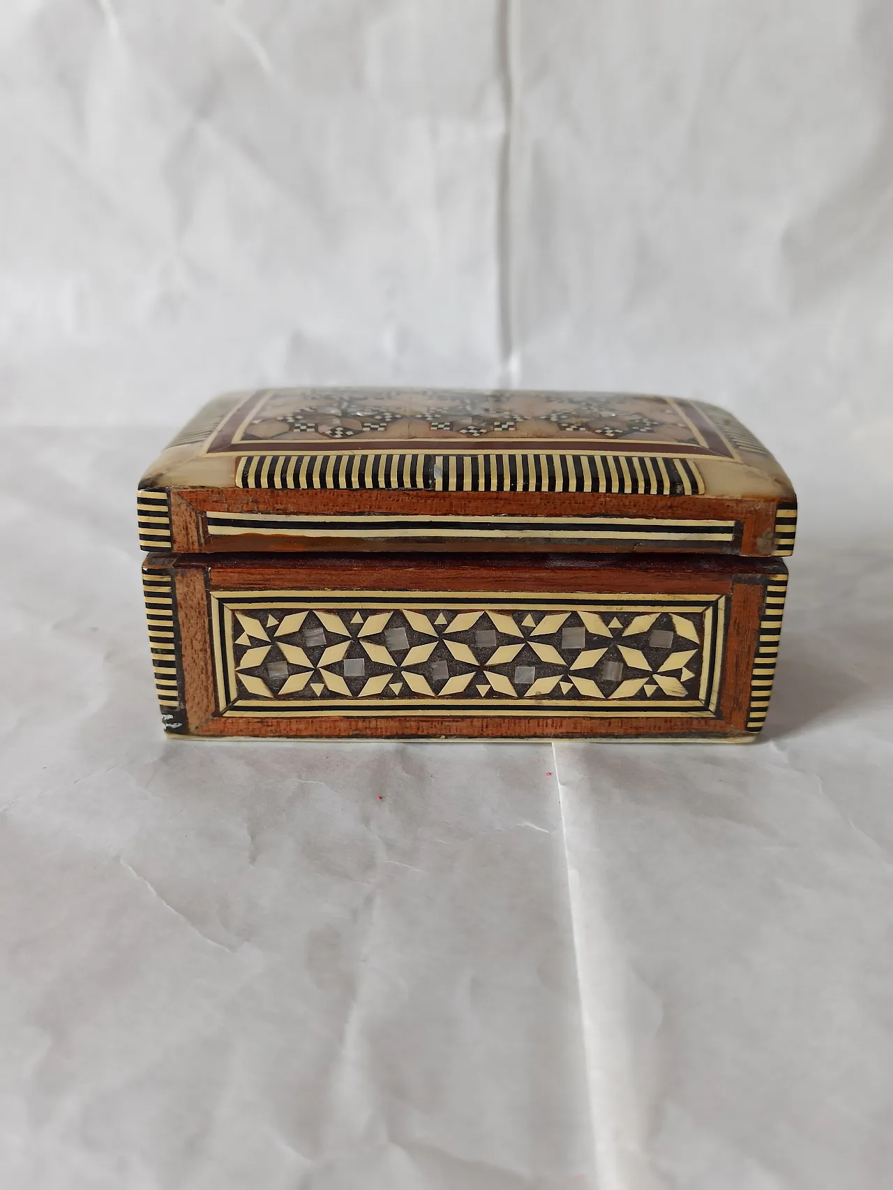 Mahogany and mother-of-pearl jewelry box, 50s 2