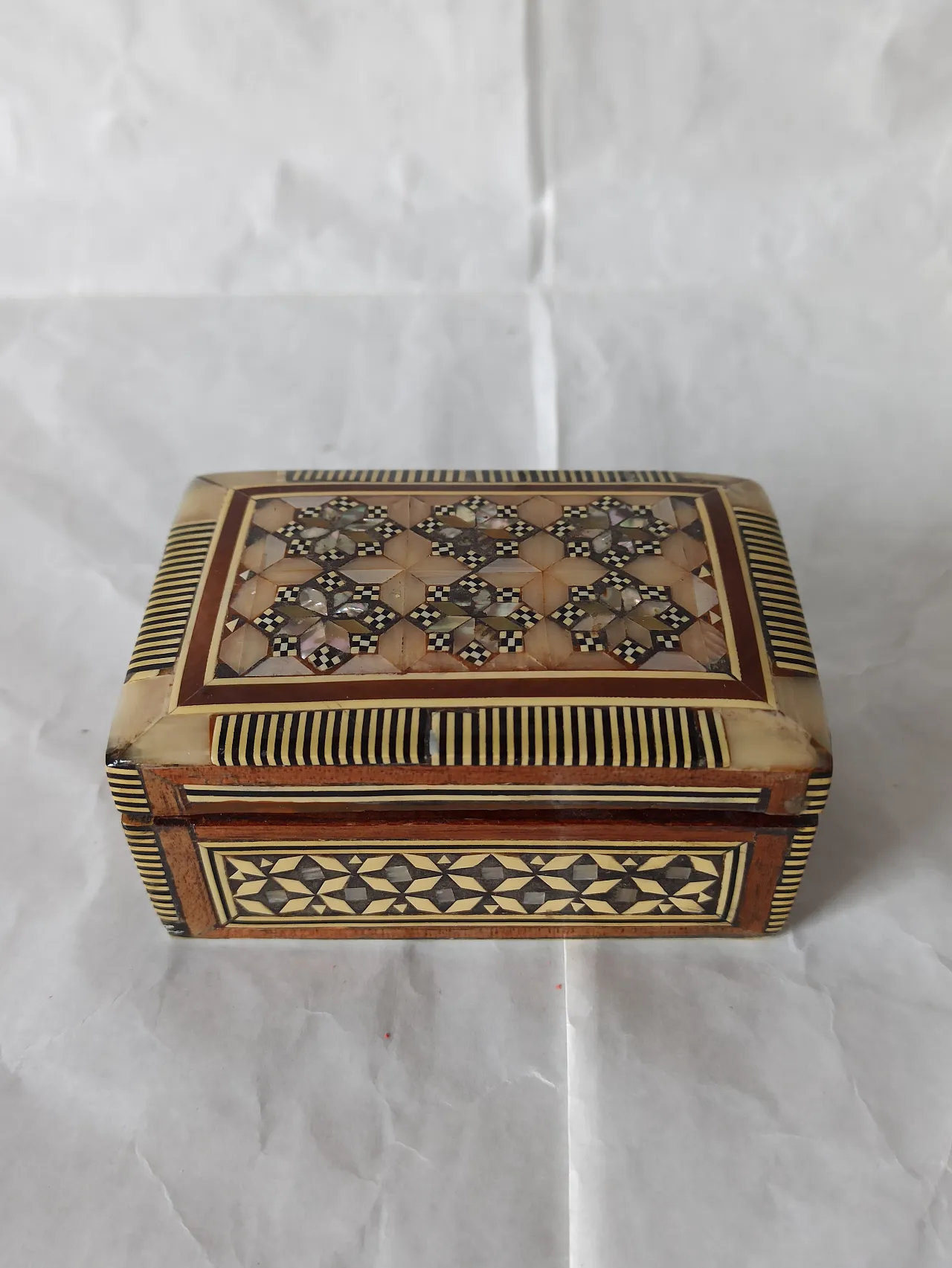 Mahogany and mother-of-pearl jewelry box, 50s 3