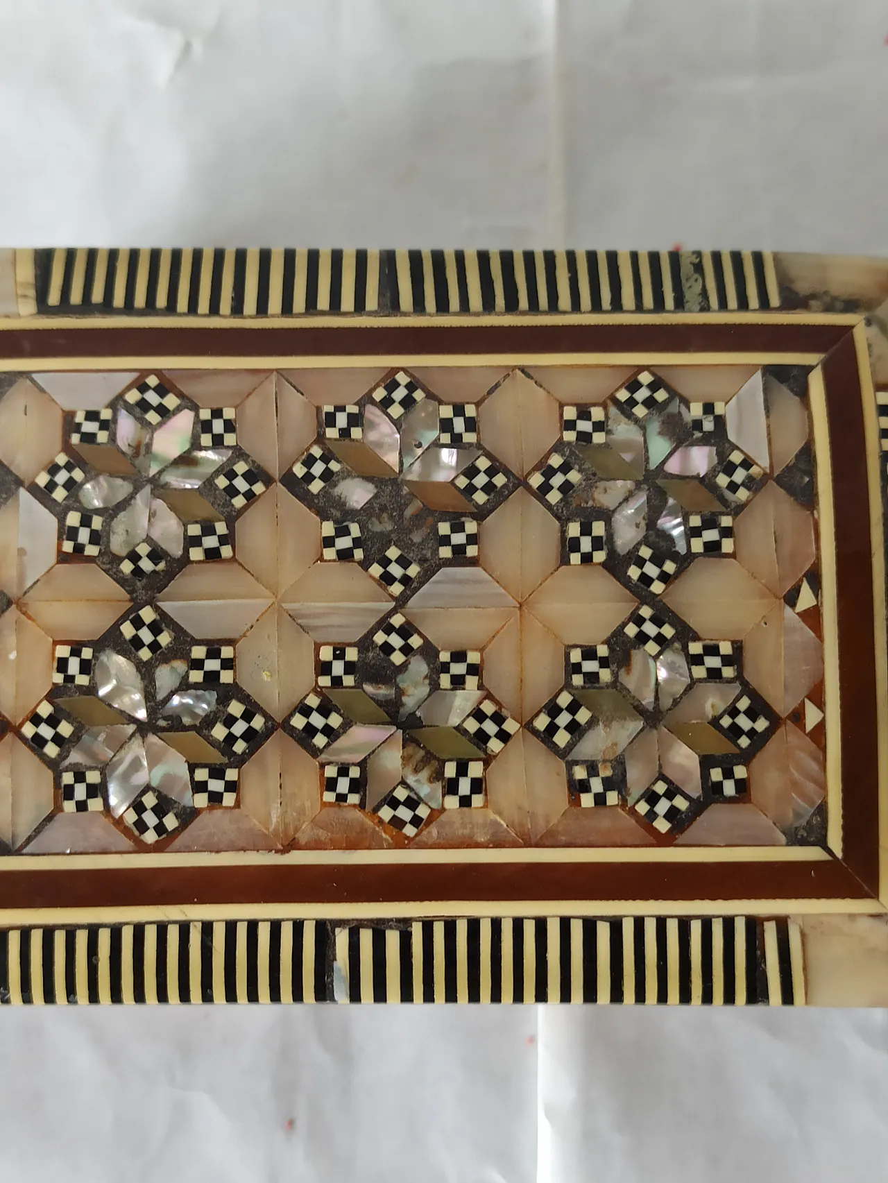 Mahogany and mother-of-pearl jewelry box, 50s 5